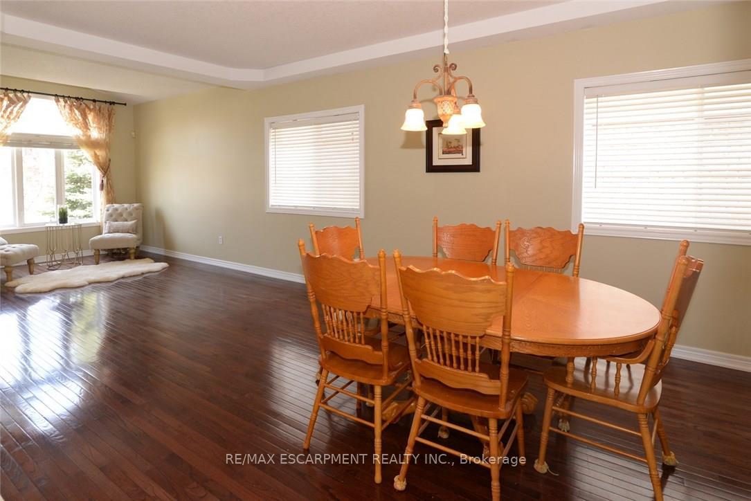 Photo 3 of 24 Bosworth Street, Hamilton, Meadowlands — HOMEH