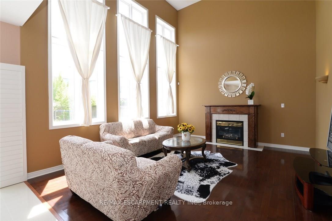 Photo 9 of 24 Bosworth Street, Hamilton, Meadowlands — HOMEH