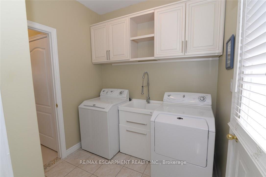 Photo 10 of 24 Bosworth Street, Hamilton, Meadowlands — HOMEH