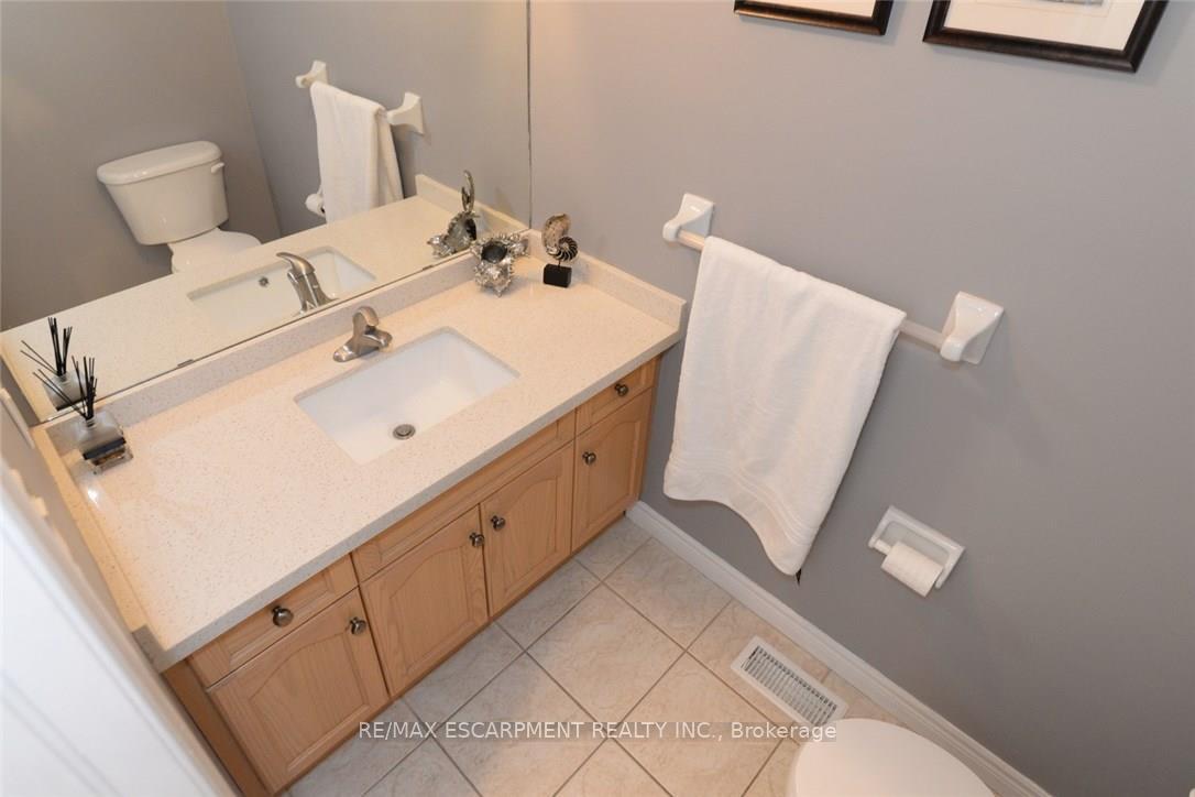 Photo 11 of 24 Bosworth Street, Hamilton, Meadowlands — HOMEH