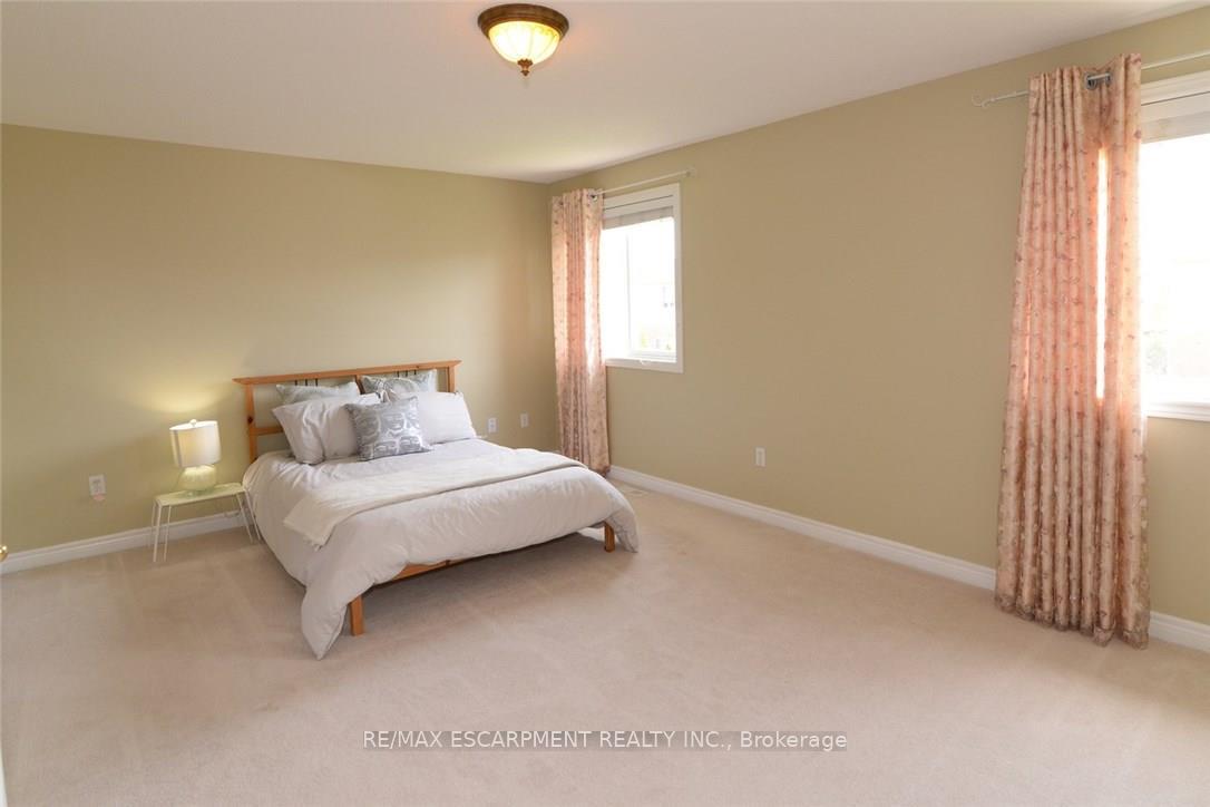 Photo 16 of 24 Bosworth Street, Hamilton, Meadowlands — HOMEH