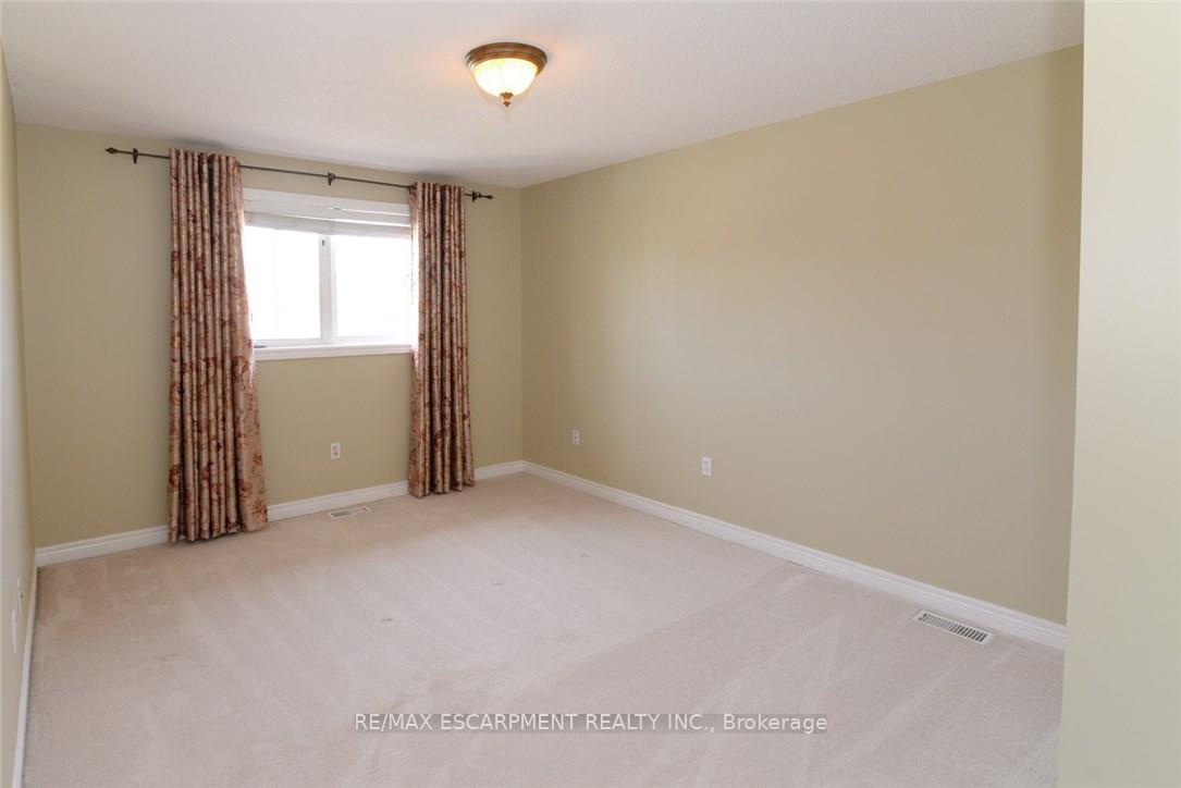 Photo 19 of 24 Bosworth Street, Hamilton, Meadowlands — HOMEH