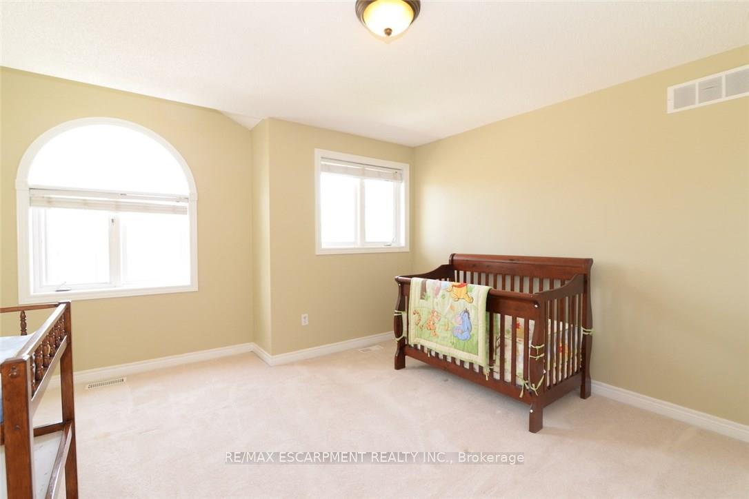 Photo 20 of 24 Bosworth Street, Hamilton, Meadowlands — HOMEH