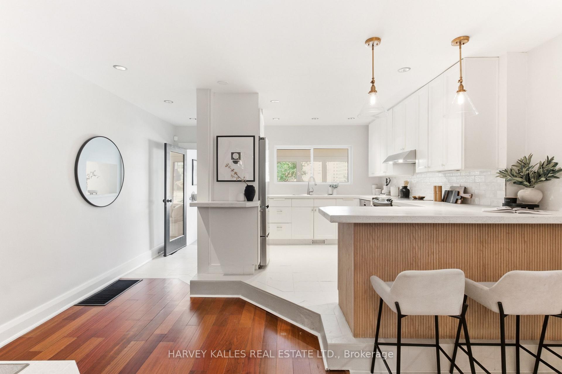 Photo 10 of 30 Millwood Road, Toronto, Mount Pleasant West — HOMEH