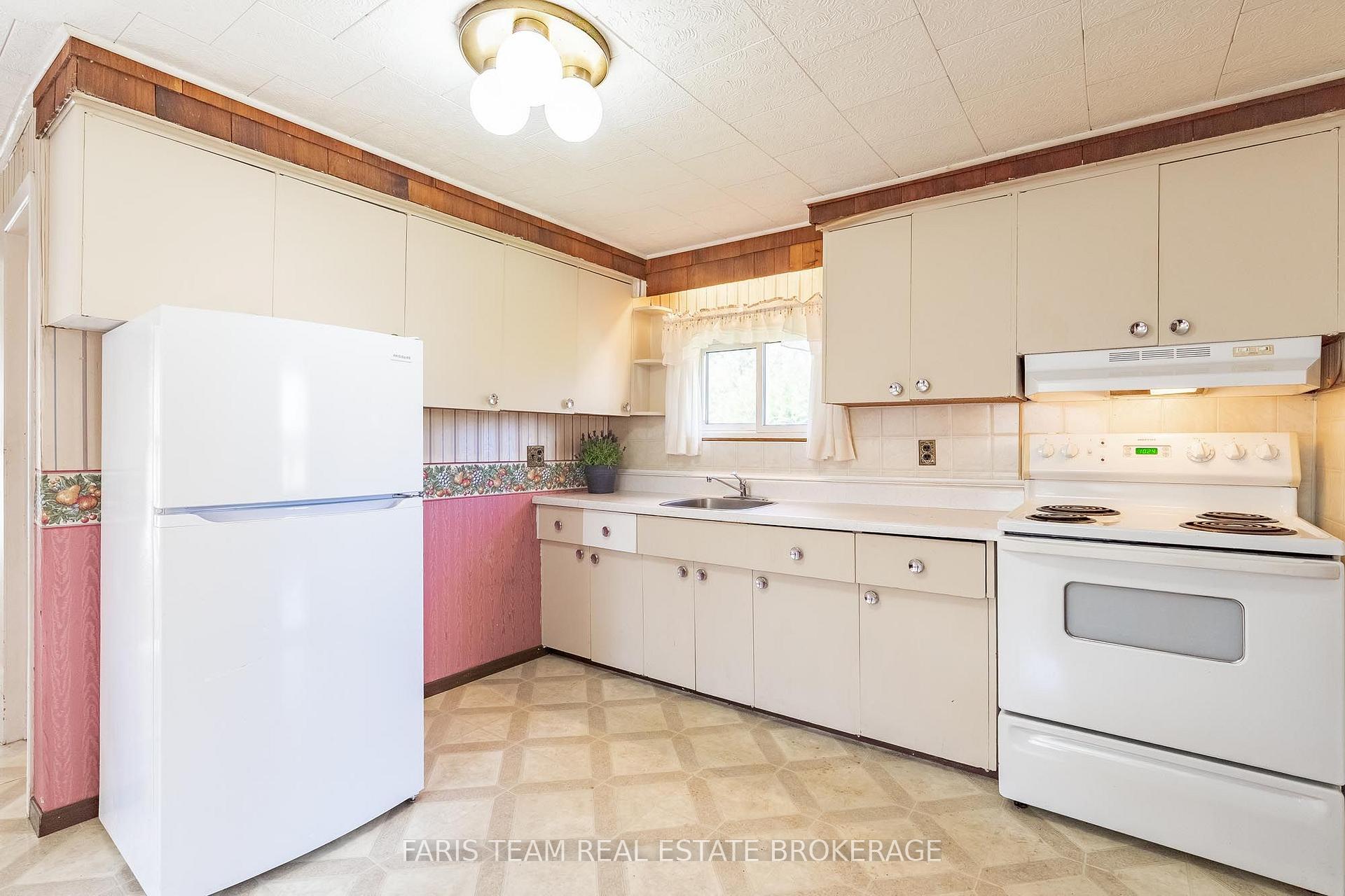 Photo 9 of 32 Lorne Avenue, Collingwood — HOMEH