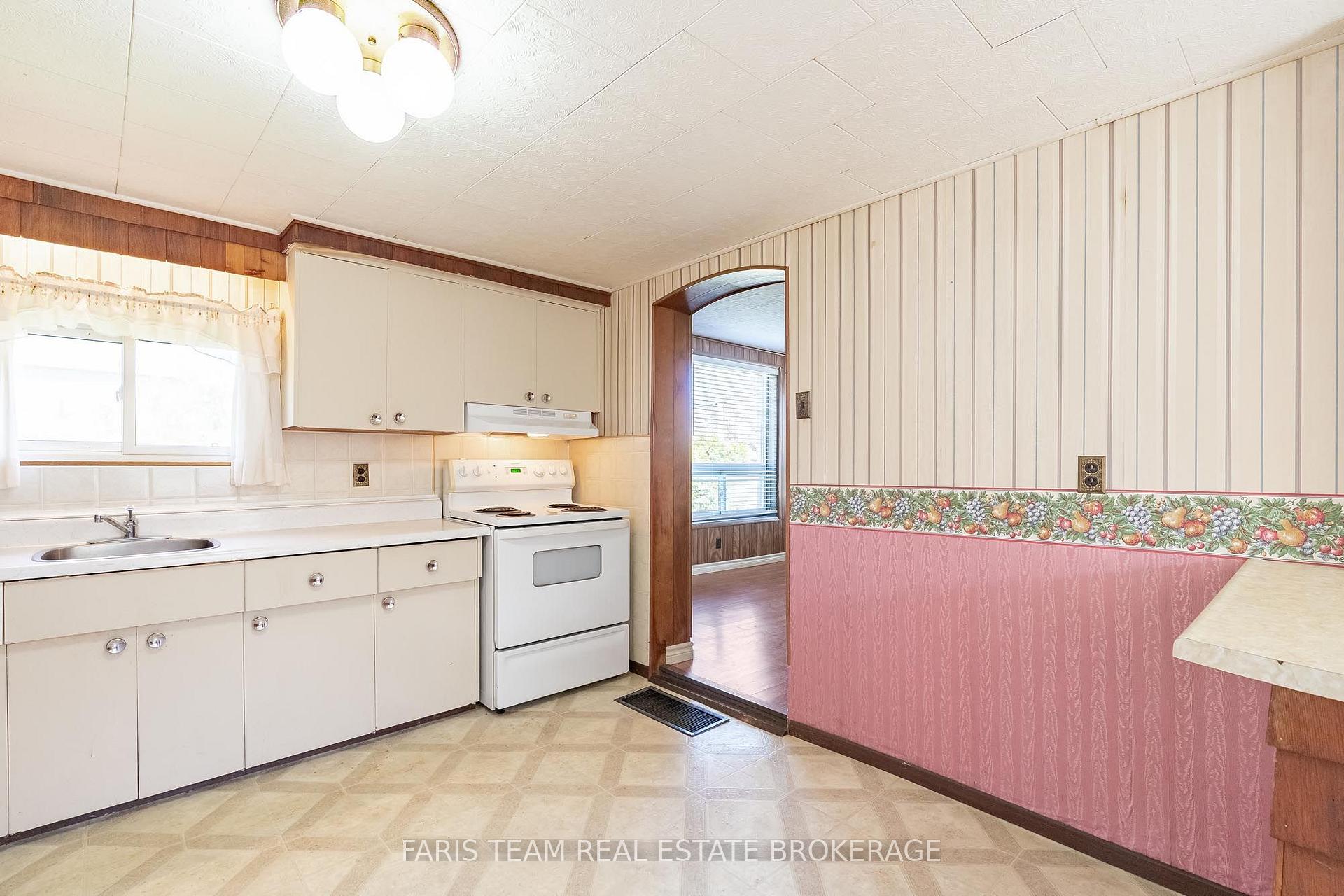 Photo 10 of 32 Lorne Avenue, Collingwood — HOMEH