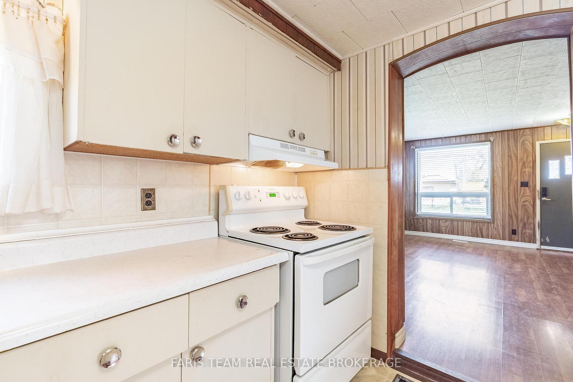 Photo 11 of 32 Lorne Avenue, Collingwood — HOMEH