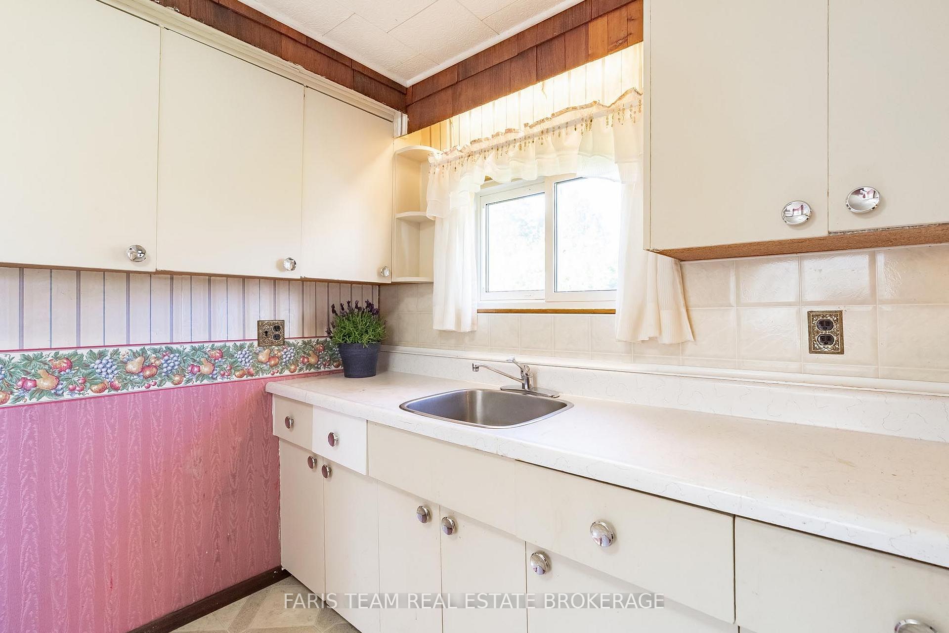 Photo 12 of 32 Lorne Avenue, Collingwood — HOMEH