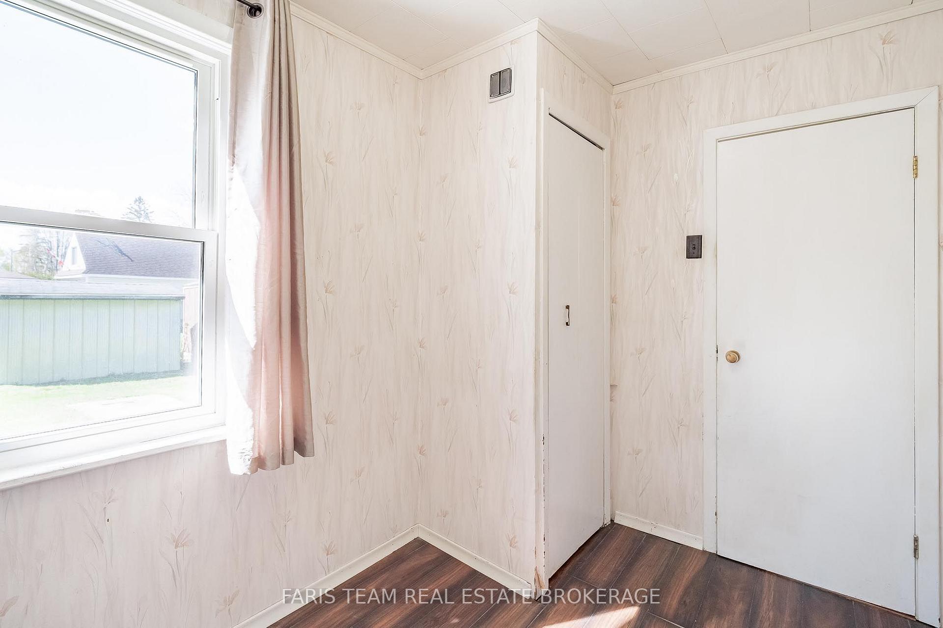 Photo 24 of 32 Lorne Avenue, Collingwood — HOMEH