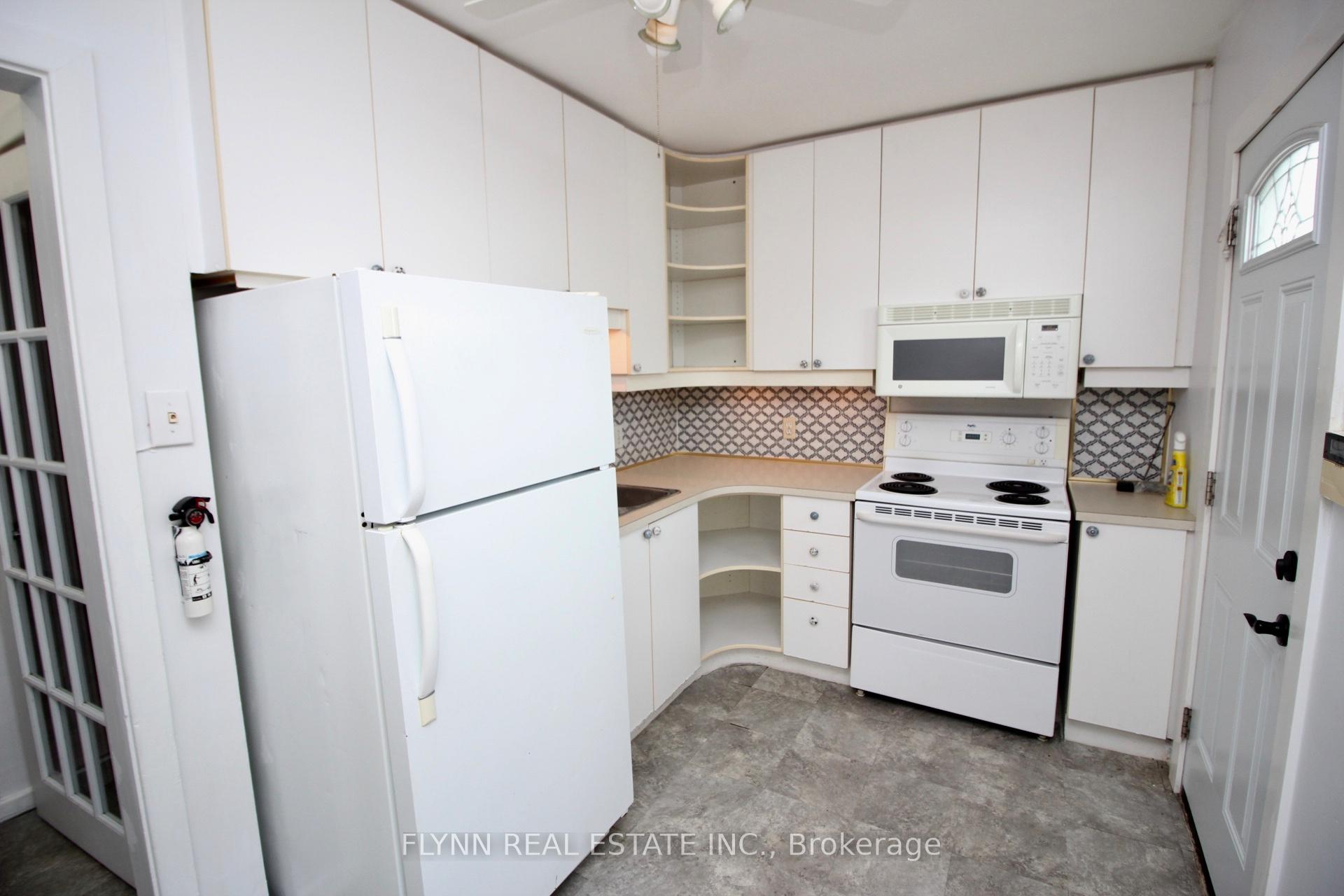 Photo 4 of 86 Argyle Crescent, St. Catharines, E. Chester — HOMEH