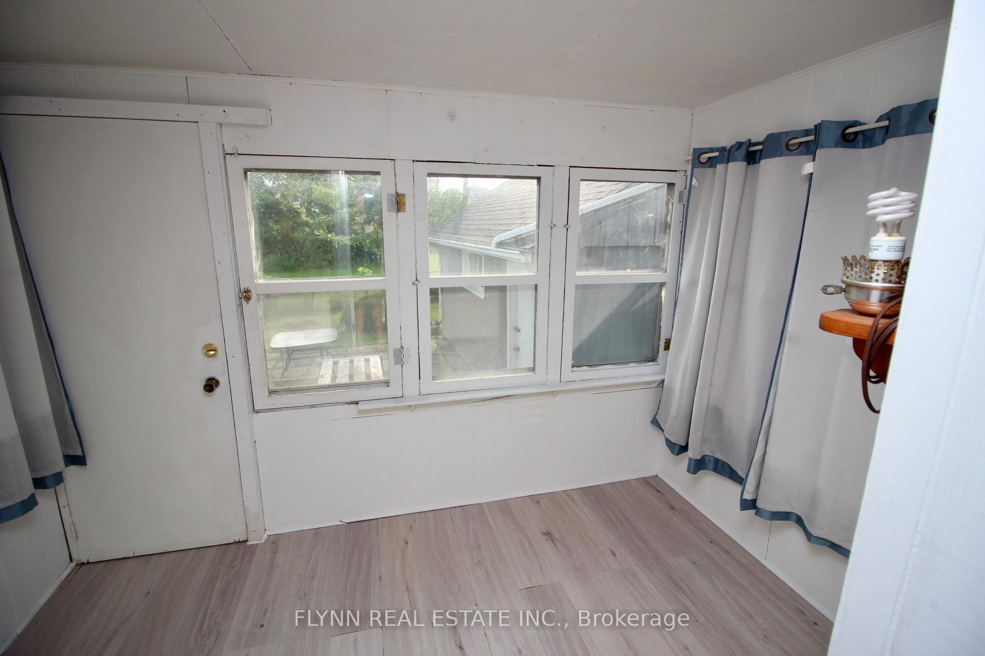 Photo 9 of 86 Argyle Crescent, St. Catharines, E. Chester — HOMEH