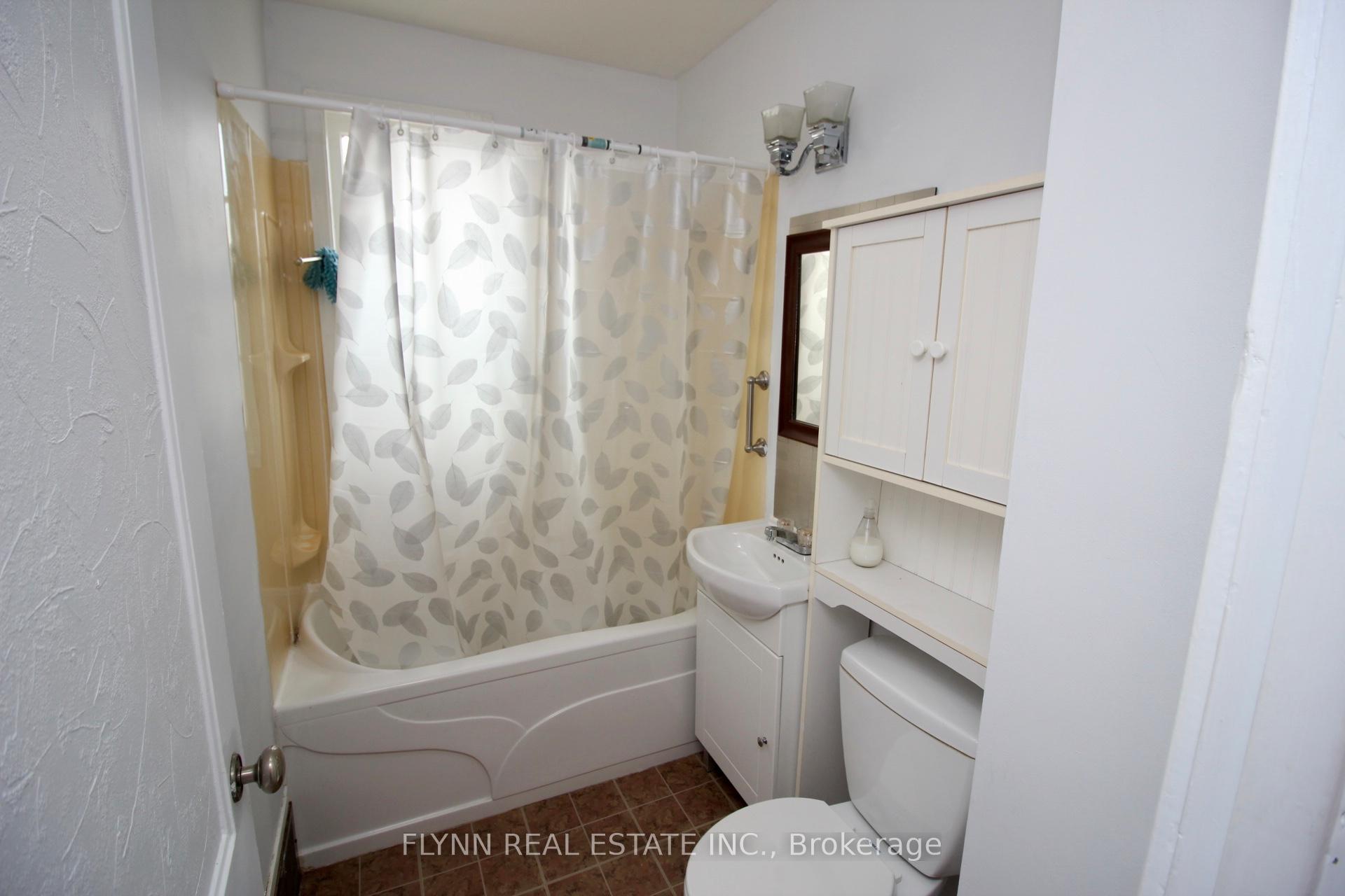 Photo 10 of 86 Argyle Crescent, St. Catharines, E. Chester — HOMEH