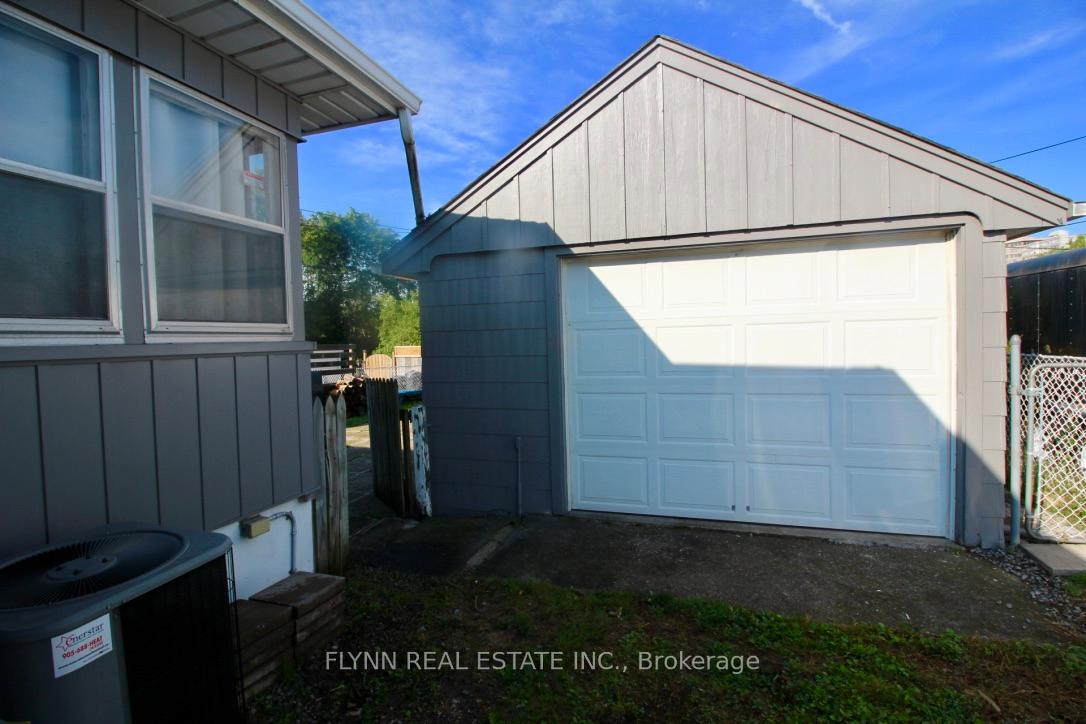 Photo 15 of 86 Argyle Crescent, St. Catharines, E. Chester — HOMEH