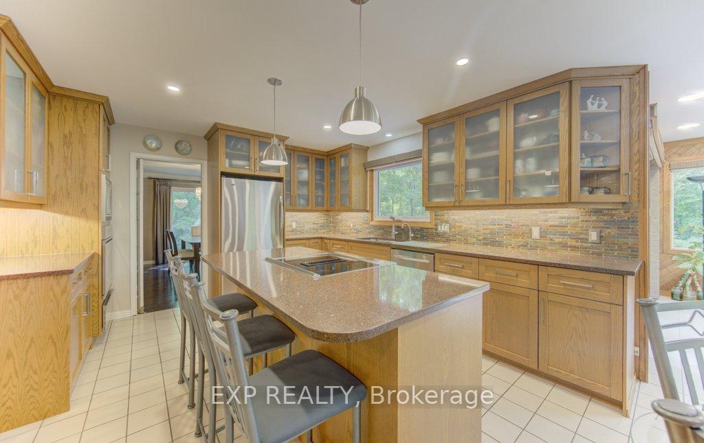 Photo 17 of 318 Shakespeare Place, Waterloo, Beechwood — HOMEH