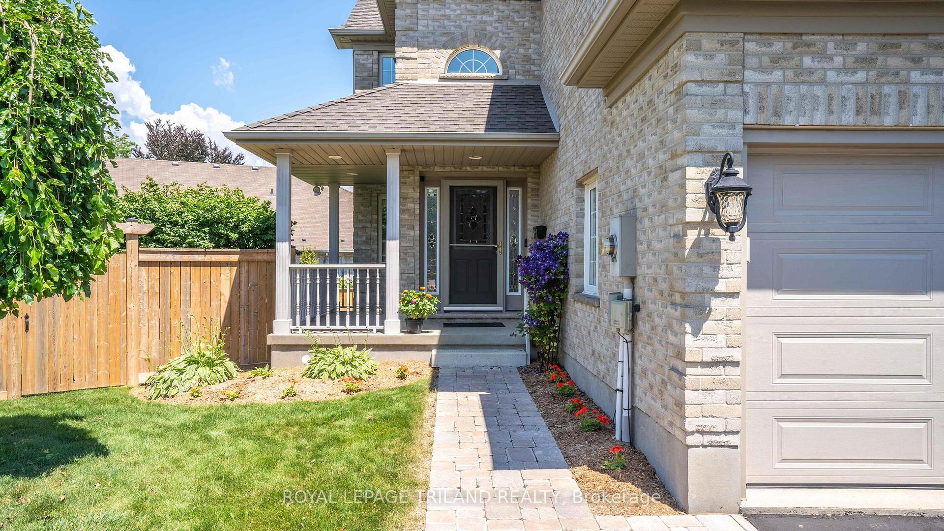 Photo 3 of 17 Windemere Place, St. Thomas — HOMEH