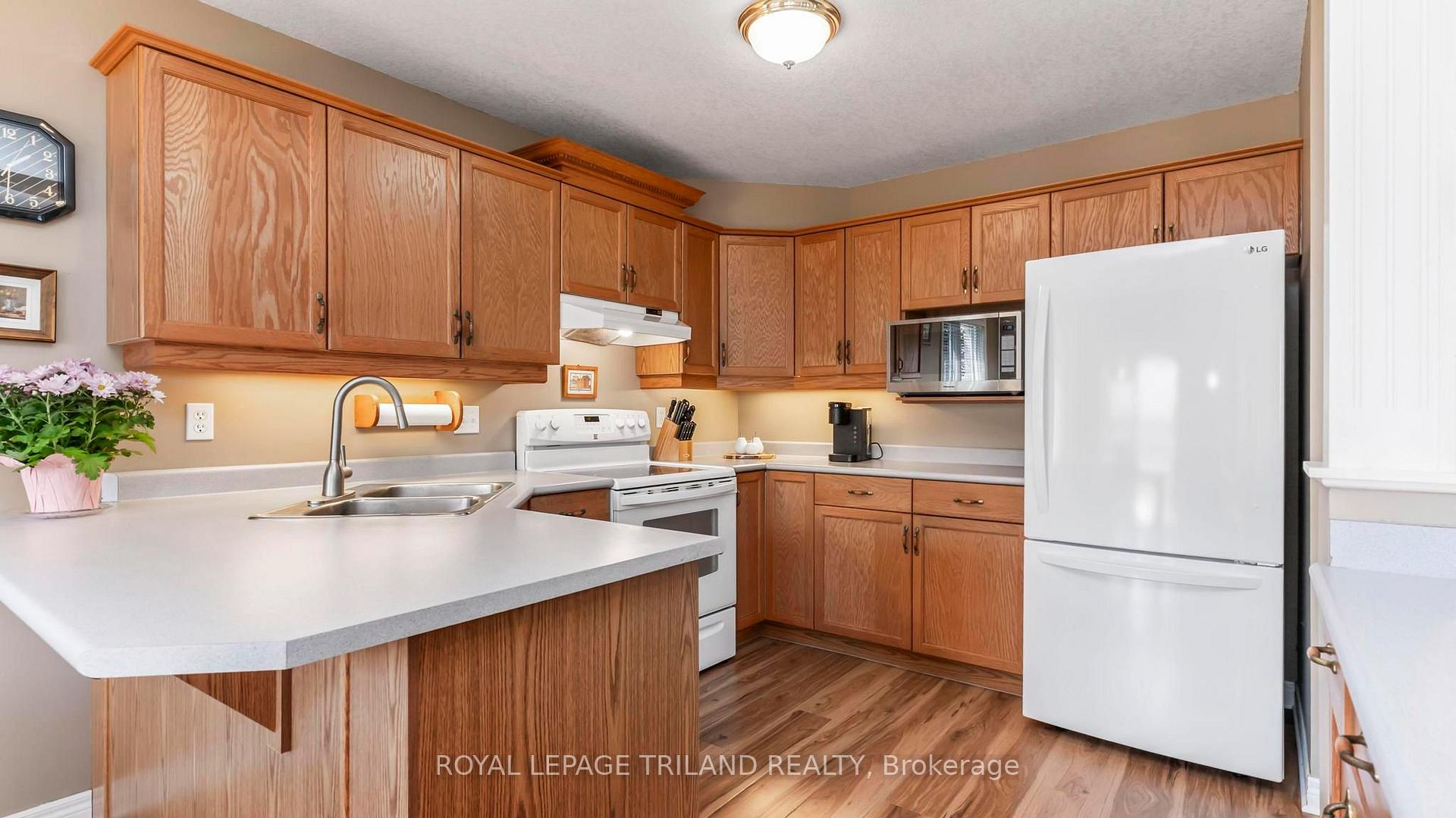 Photo 14 of 17 Windemere Place, St. Thomas — HOMEH