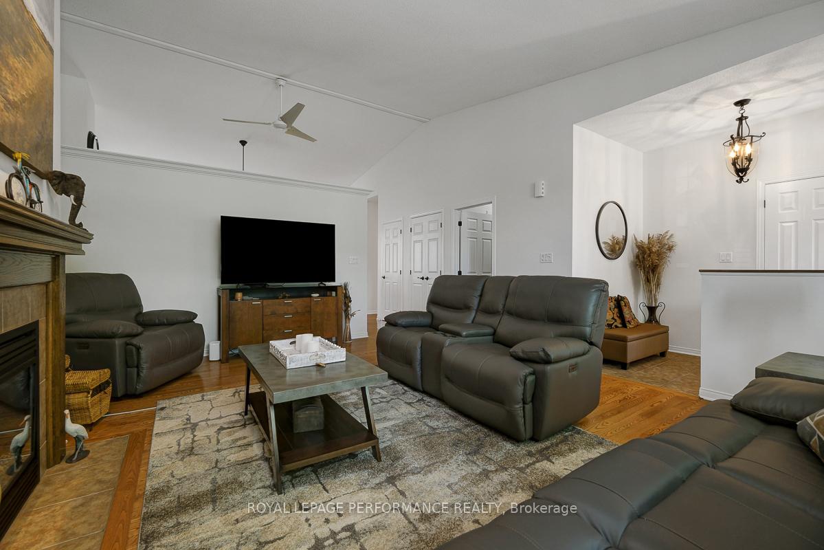 Photo 11 of 540 Trailview Private, Ottawa, Carlsbad Springs — HOMEH