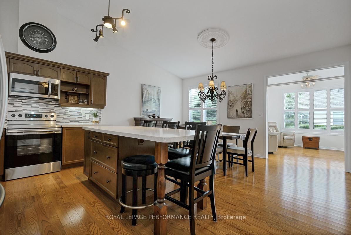 Photo 14 of 540 Trailview Private, Ottawa, Carlsbad Springs — HOMEH