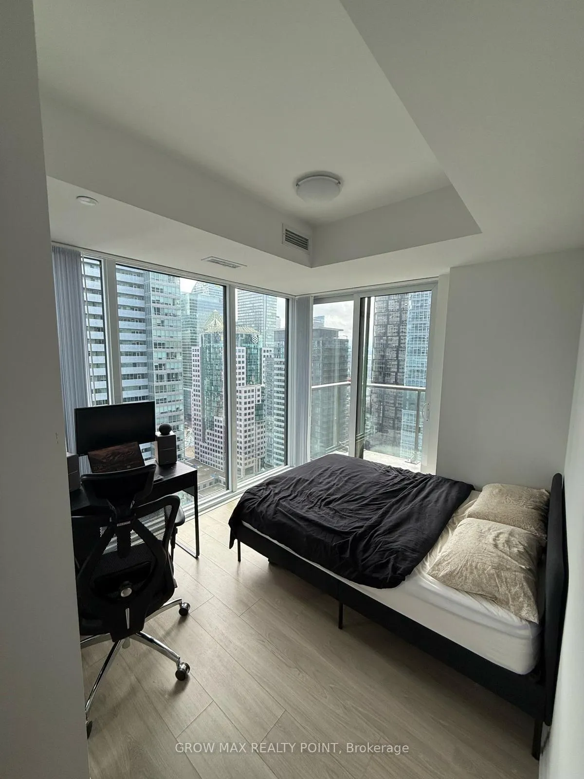 Photo 16 of Unit 3409, 8 Widmer Street NW, Toronto, Waterfront Communities — HOMEH