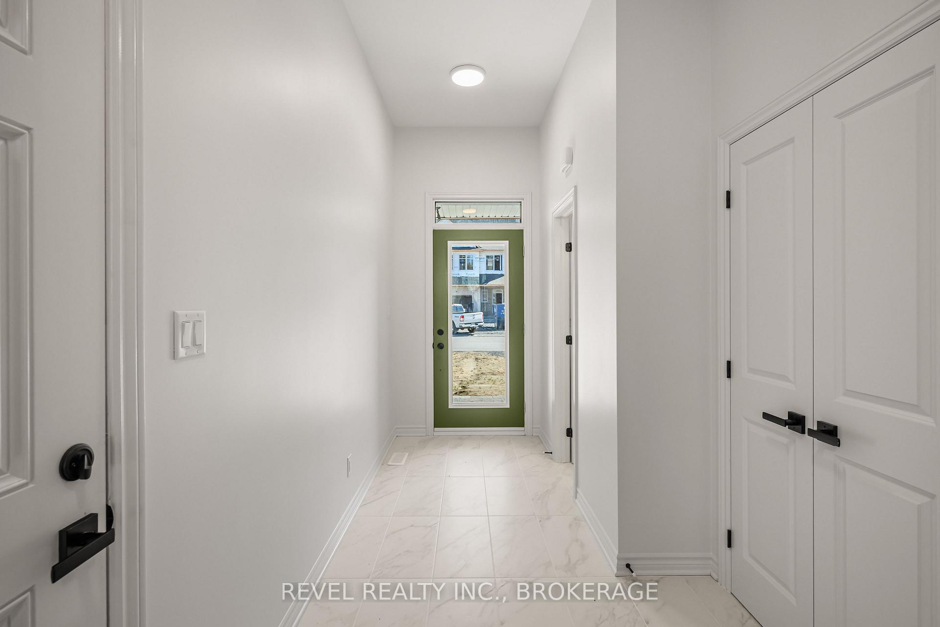 Photo 3 of 332 Dockside Drive, Kingston, Kingston East (Incl Barret Crt) — HOMEH