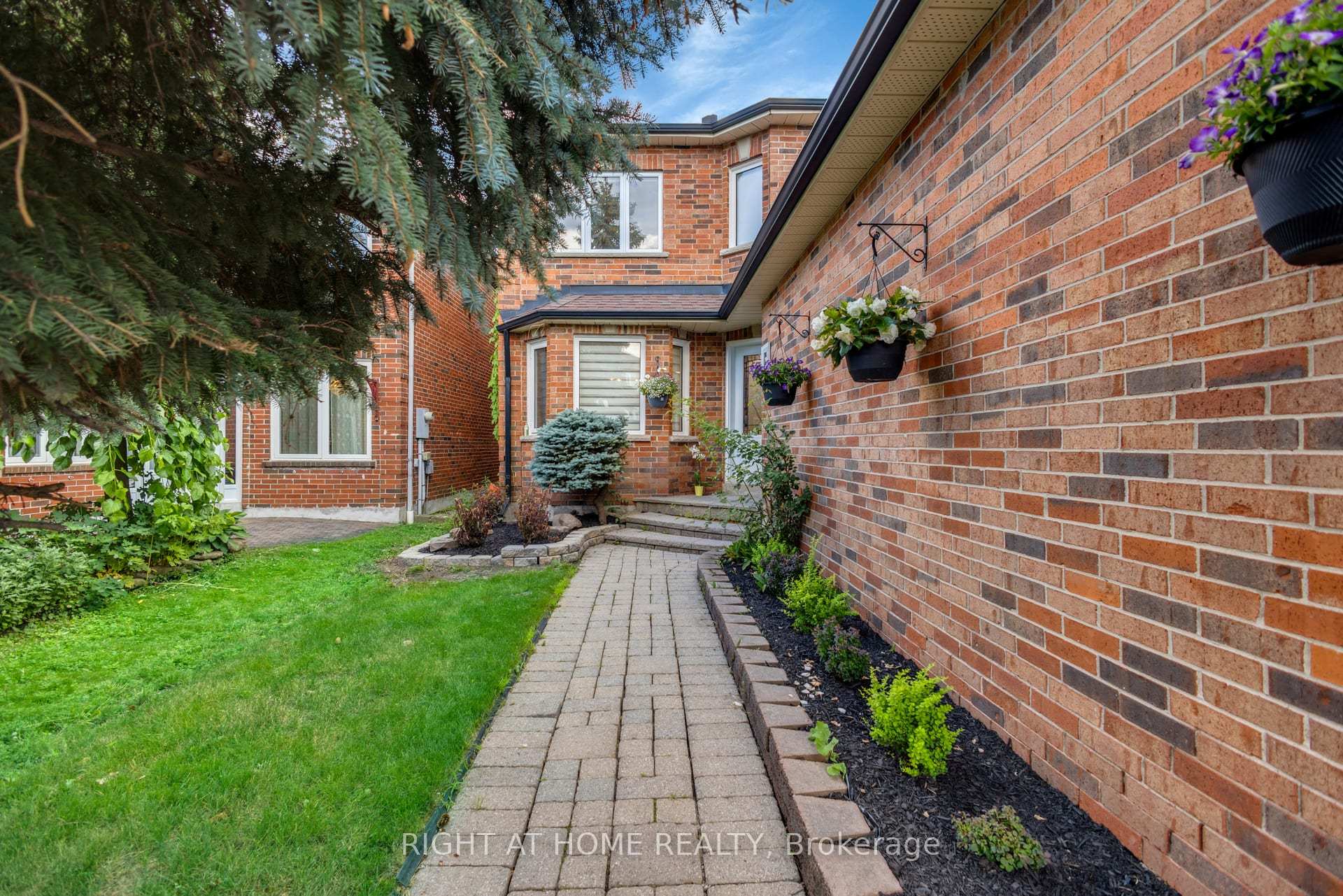 Photo 3 of 4345 Romfield Crescent, Mississauga, Central Erin Mills — HOMEH