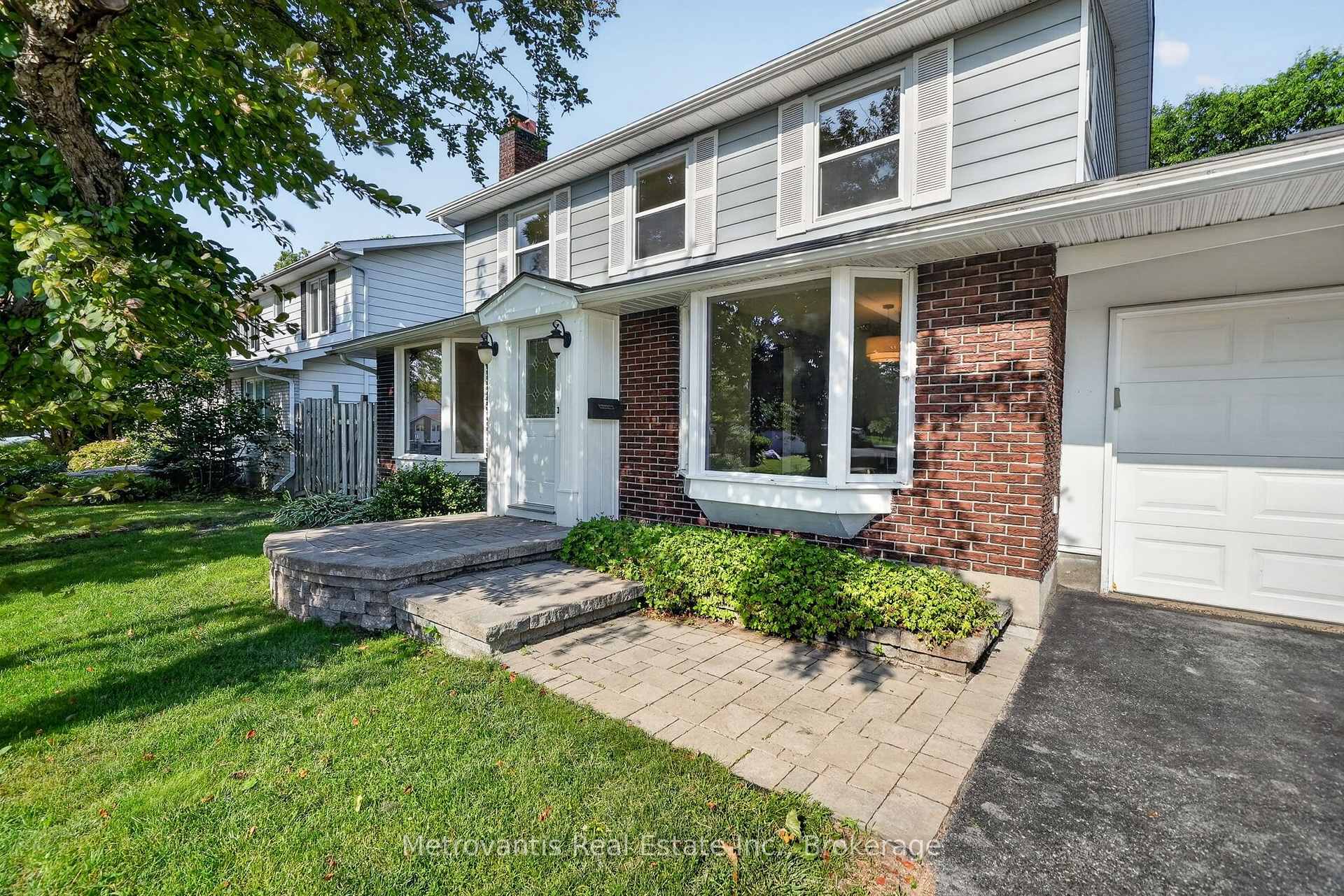 Photo 6 of 607 Laverendrye Drive, Ottawa, Beacon Hill North — HOMEH