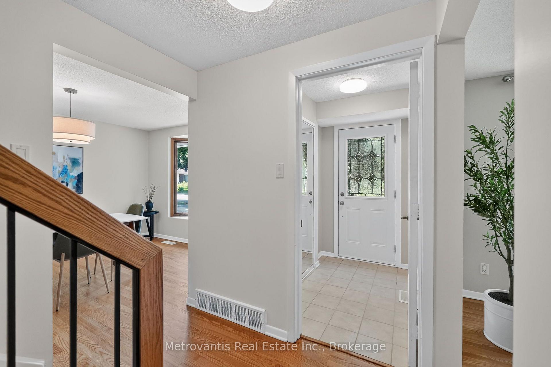 Photo 7 of 607 Laverendrye Drive, Ottawa, Beacon Hill North — HOMEH