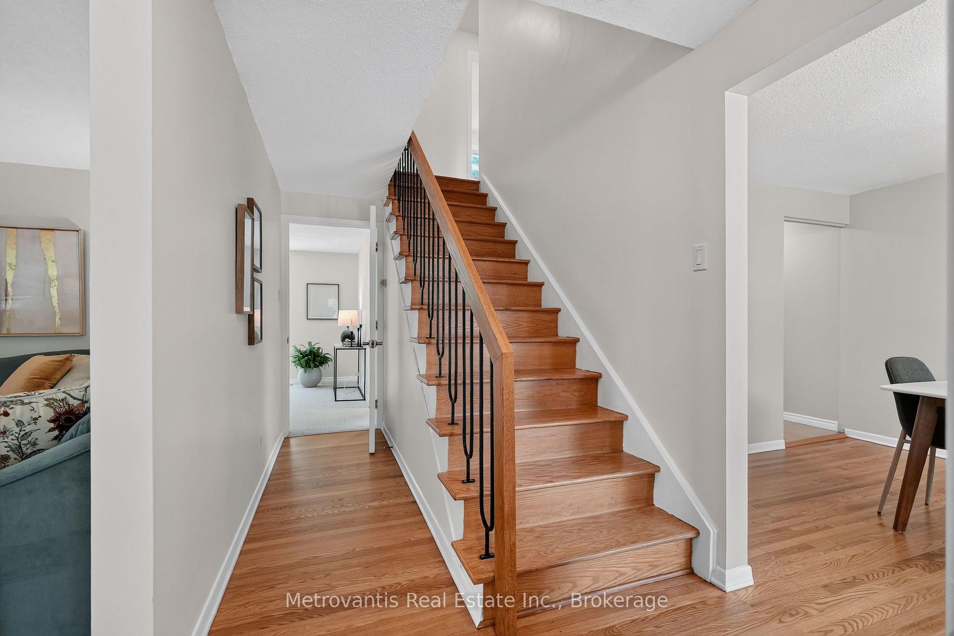 Photo 8 of 607 Laverendrye Drive, Ottawa, Beacon Hill North — HOMEH