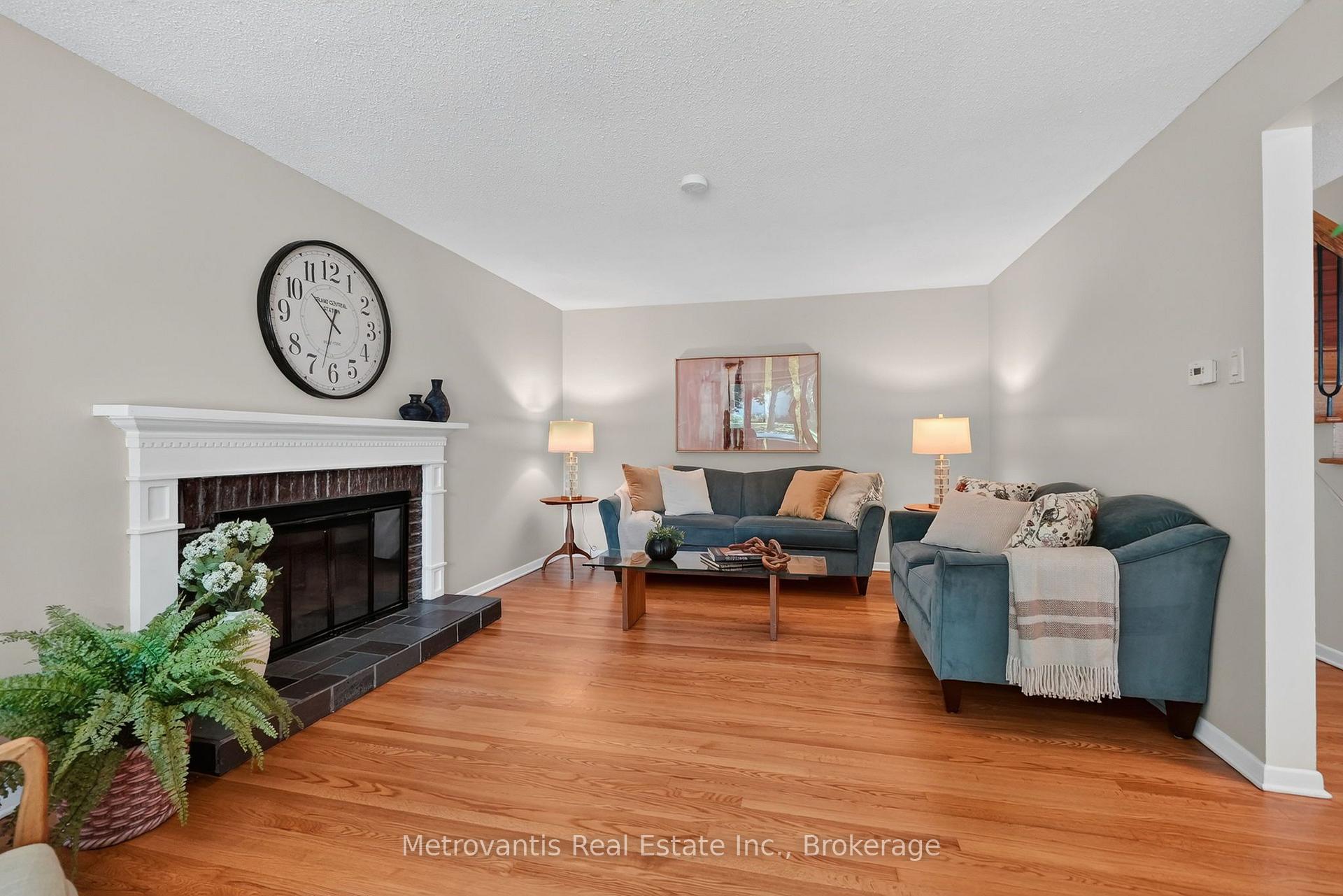 Photo 9 of 607 Laverendrye Drive, Ottawa, Beacon Hill North — HOMEH