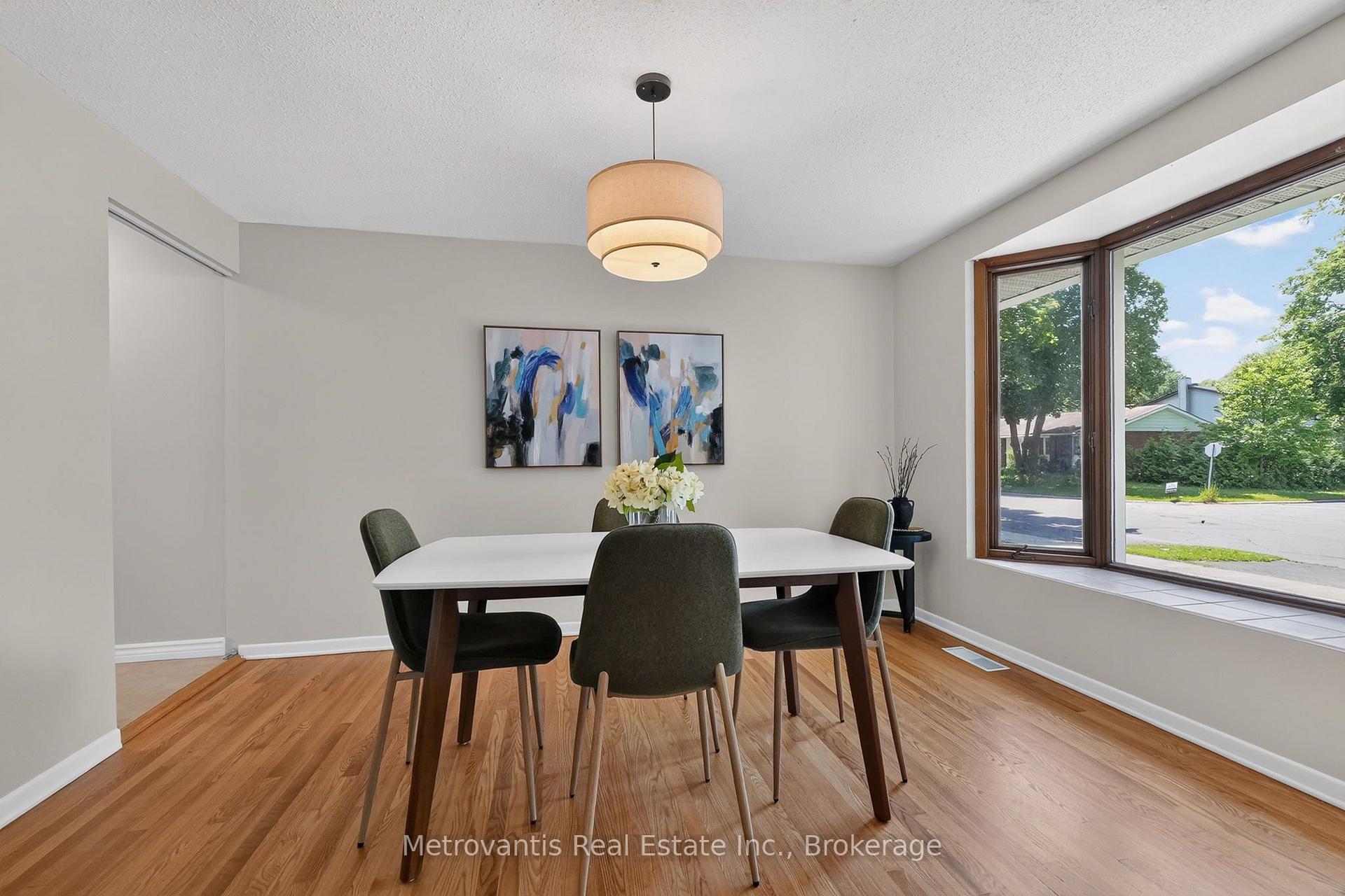 Photo 11 of 607 Laverendrye Drive, Ottawa, Beacon Hill North — HOMEH