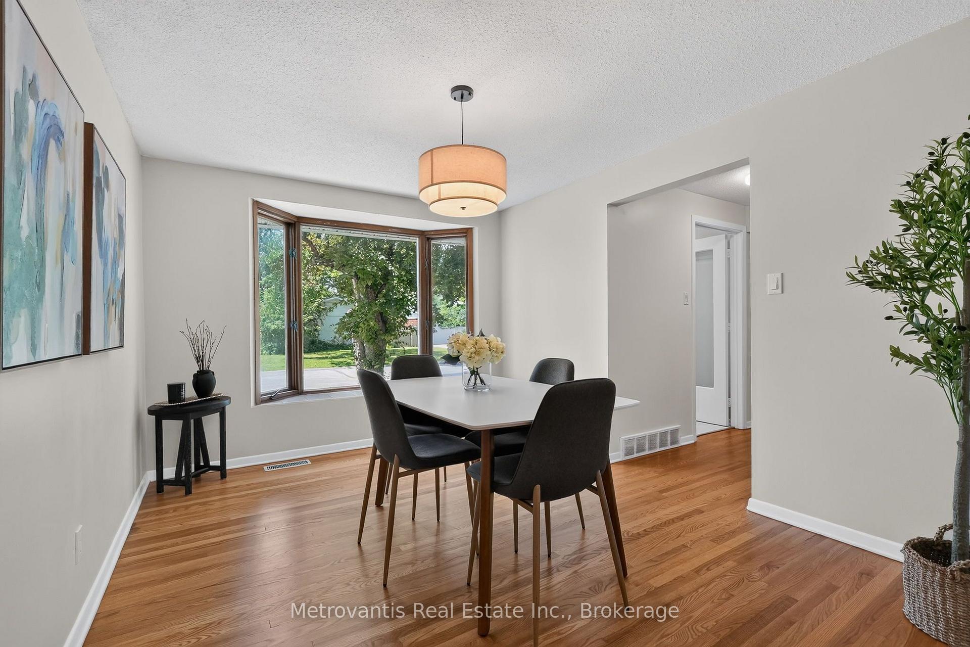 Photo 12 of 607 Laverendrye Drive, Ottawa, Beacon Hill North — HOMEH