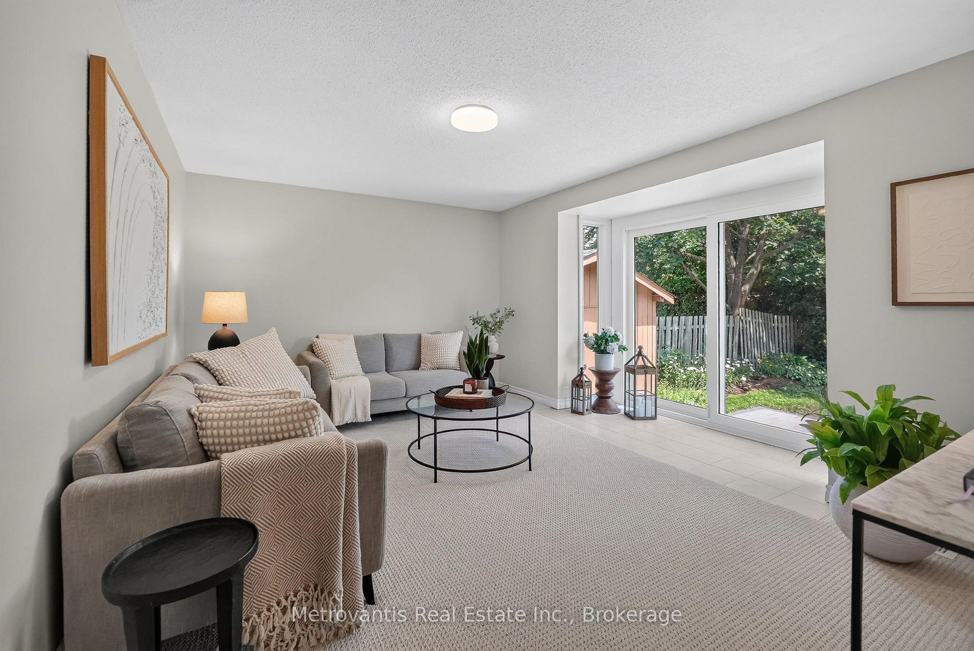 Photo 13 of 607 Laverendrye Drive, Ottawa, Beacon Hill North — HOMEH