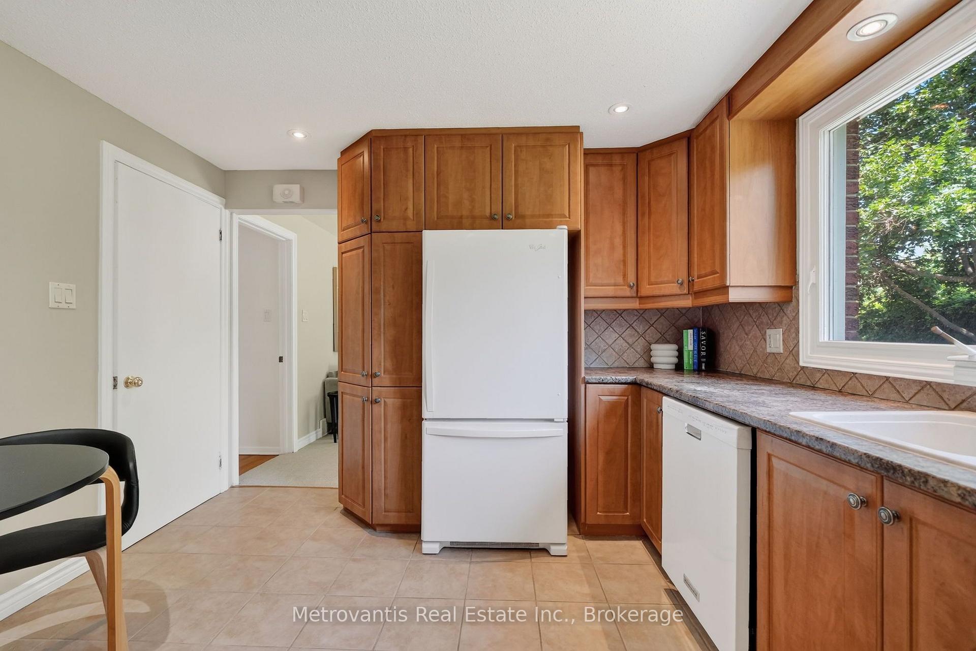 Photo 20 of 607 Laverendrye Drive, Ottawa, Beacon Hill North — HOMEH
