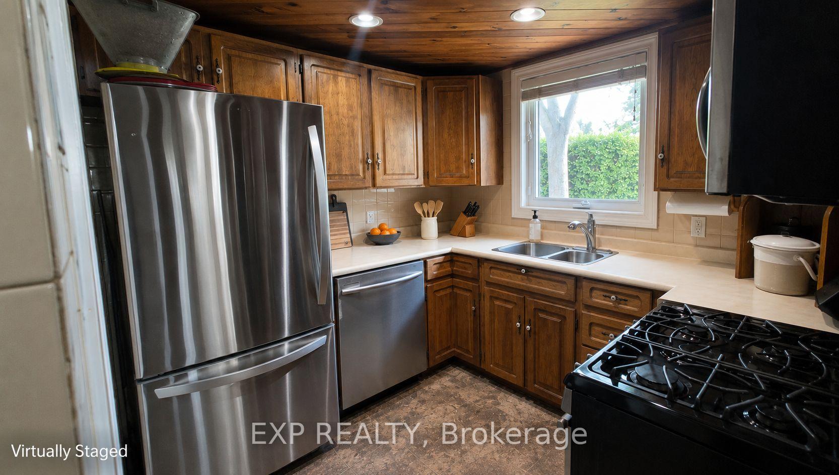 Photo 5 of 32 Guest Street, Brampton, Downtown Brampton — HOMEH