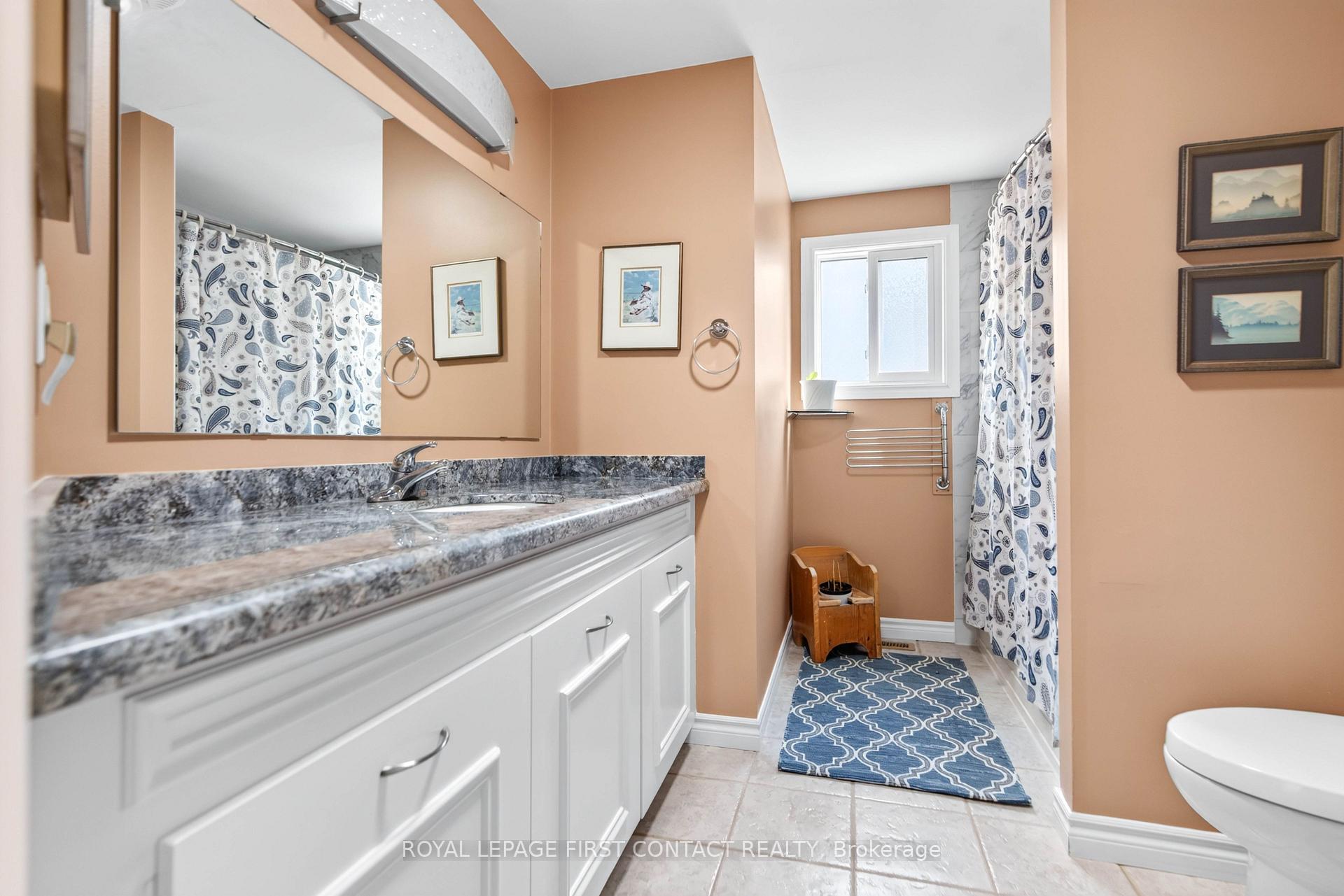 Photo 8 of 180 Burns Circle, Barrie, Letitia Heights — HOMEH