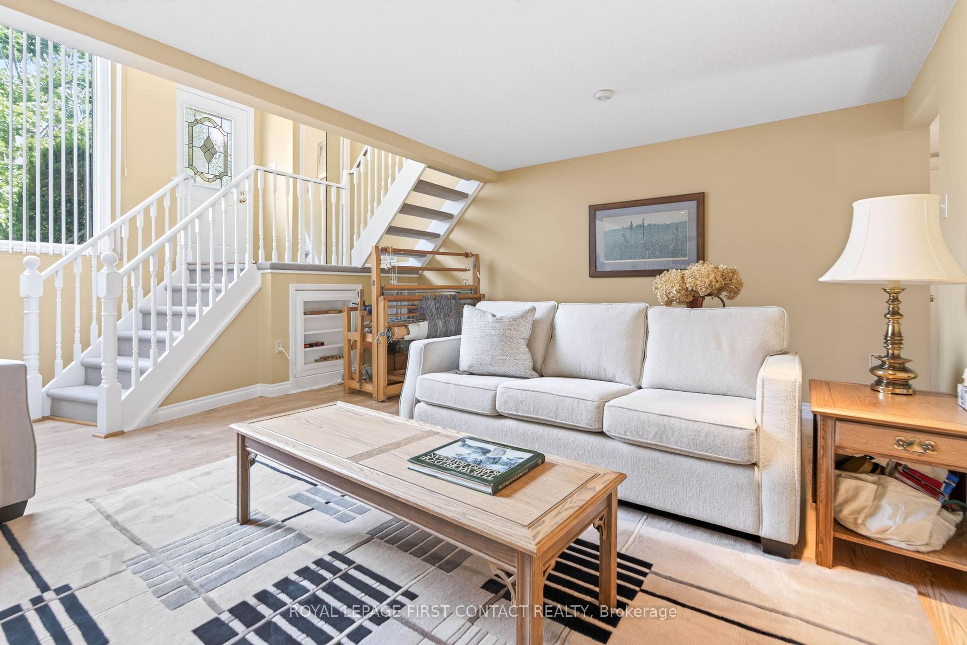 Photo 11 of 180 Burns Circle, Barrie, Letitia Heights — HOMEH