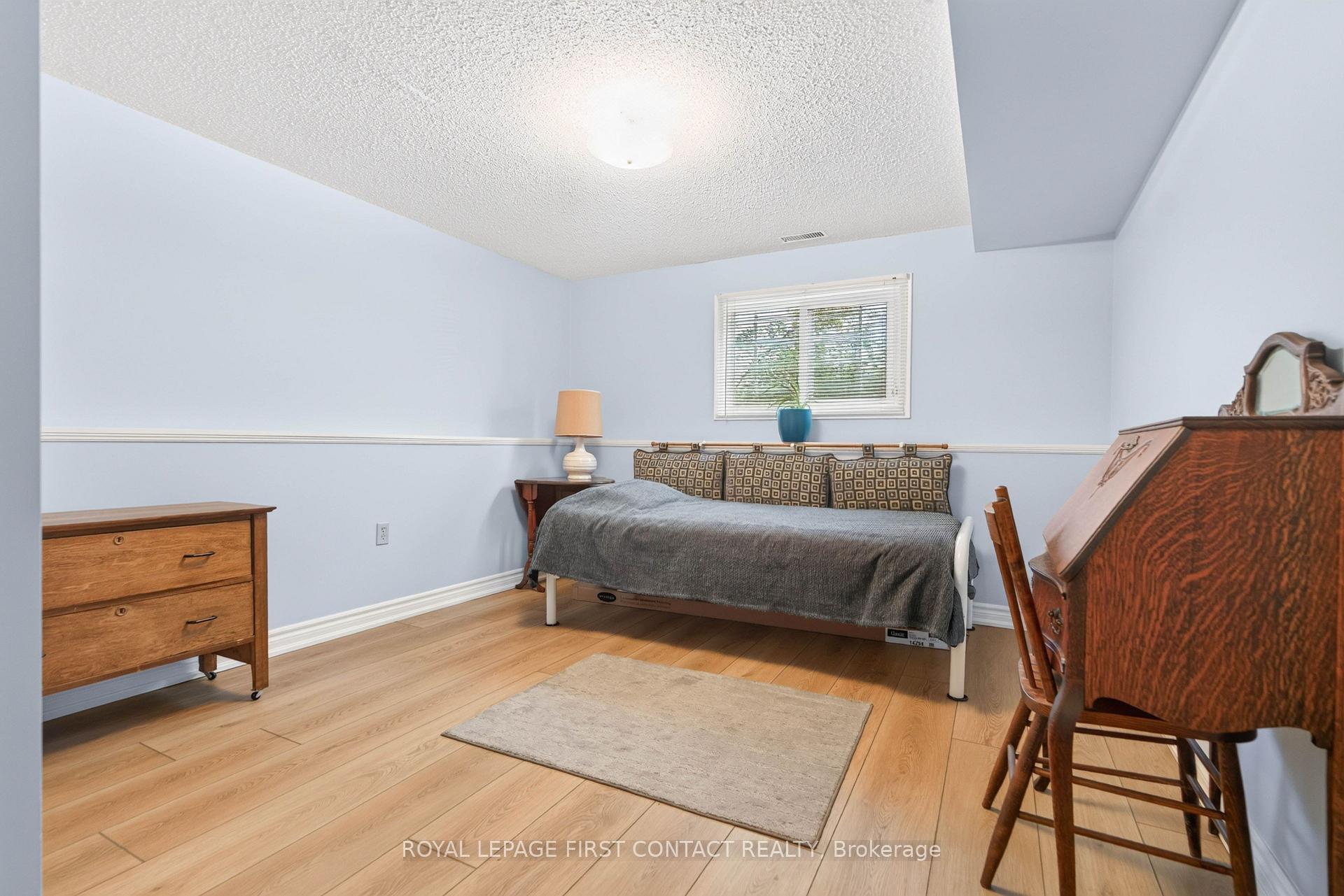 Photo 13 of 180 Burns Circle, Barrie, Letitia Heights — HOMEH