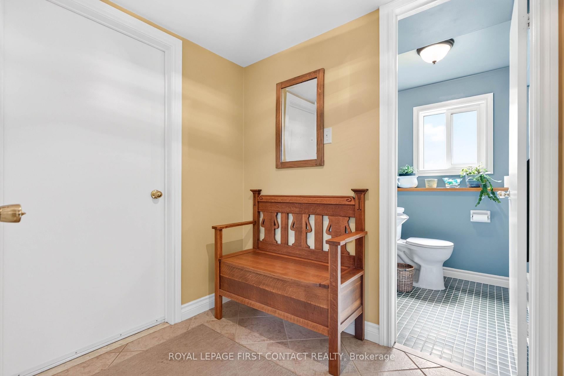 Photo 14 of 180 Burns Circle, Barrie, Letitia Heights — HOMEH