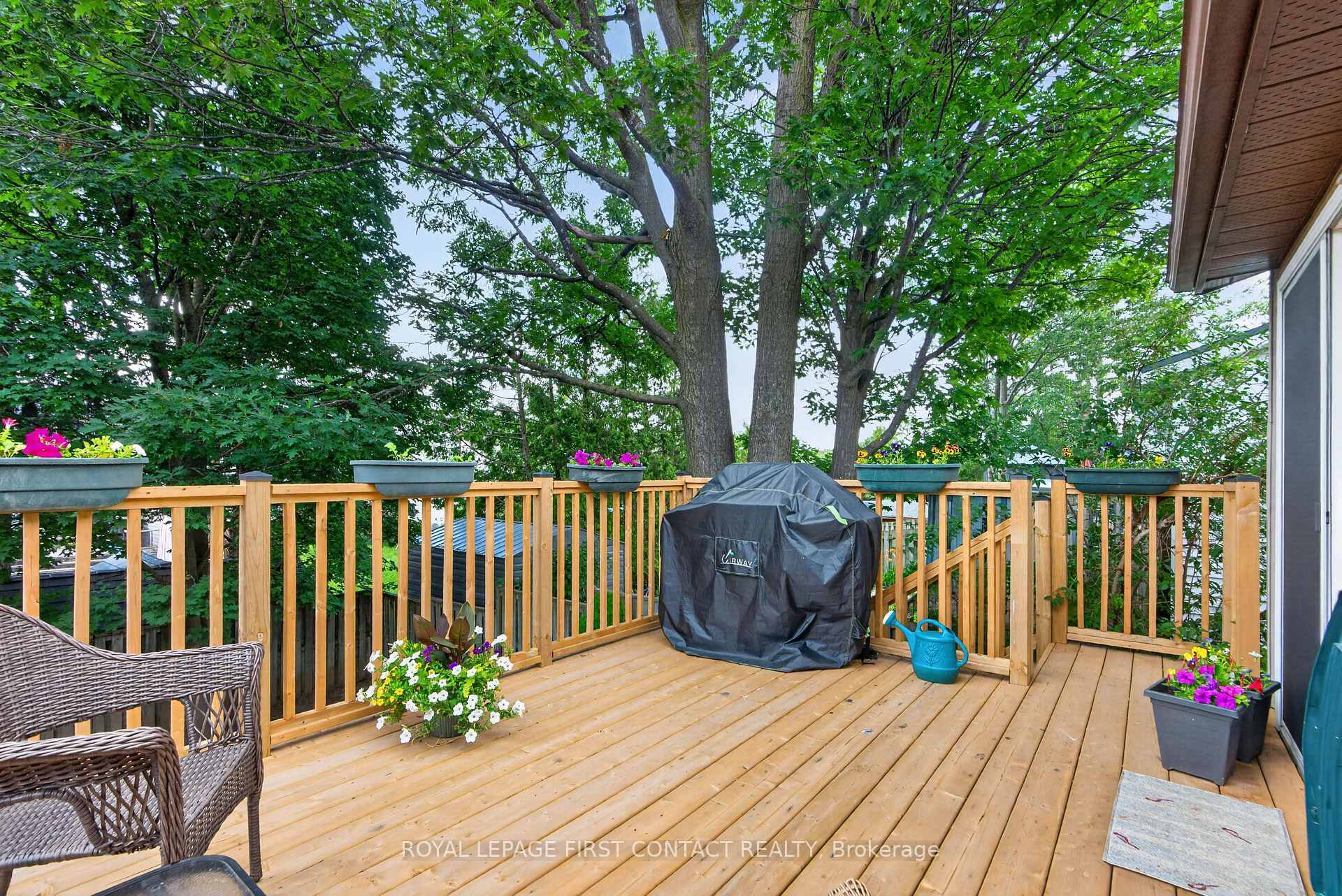 Photo 16 of 180 Burns Circle, Barrie, Letitia Heights — HOMEH