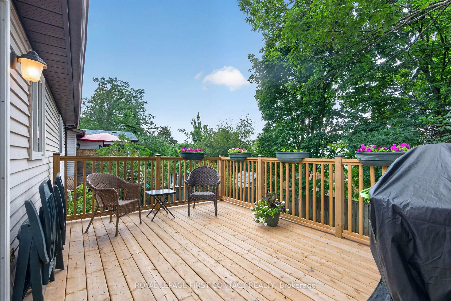 Photo 17 of 180 Burns Circle, Barrie, Letitia Heights — HOMEH