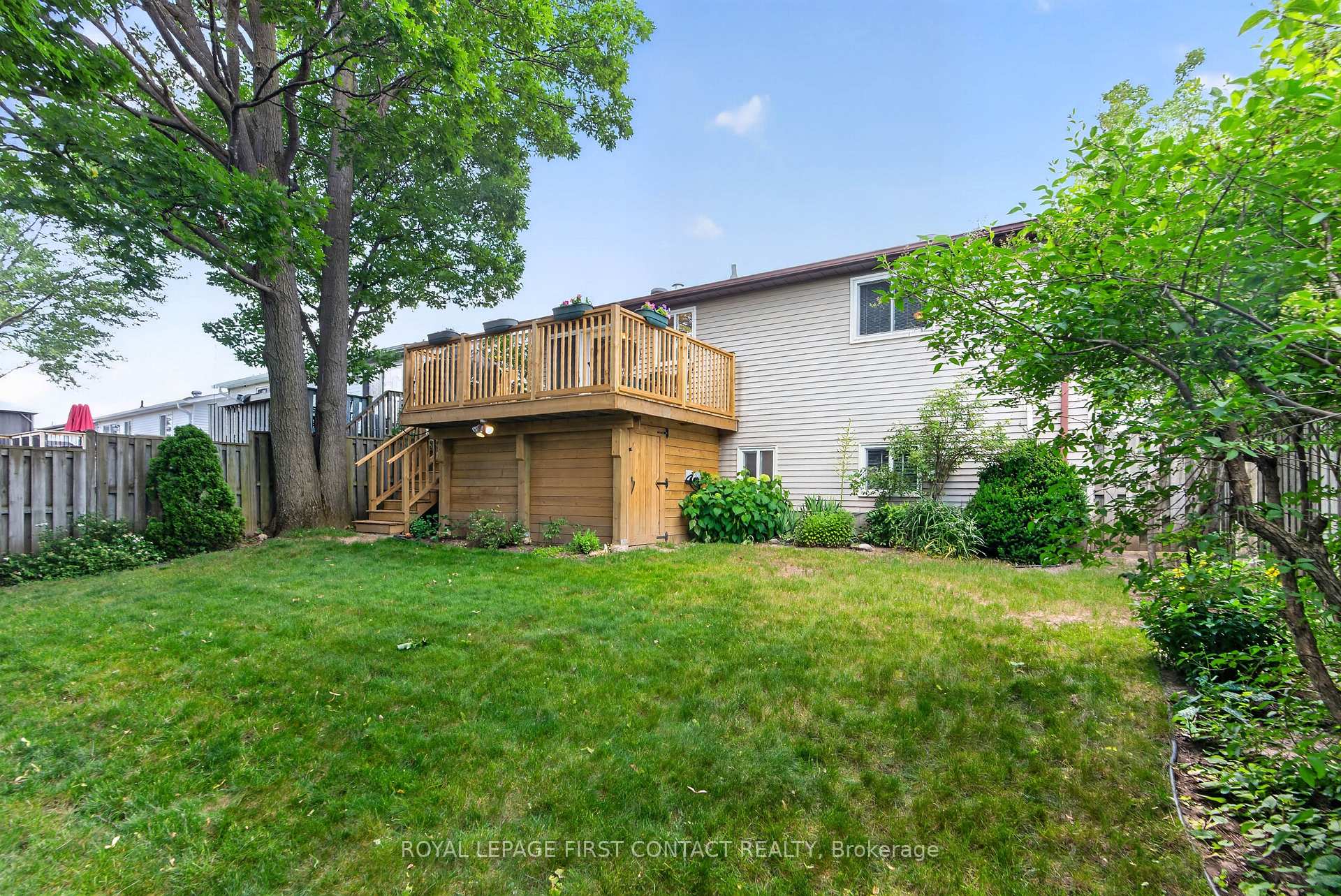 Photo 18 of 180 Burns Circle, Barrie, Letitia Heights — HOMEH