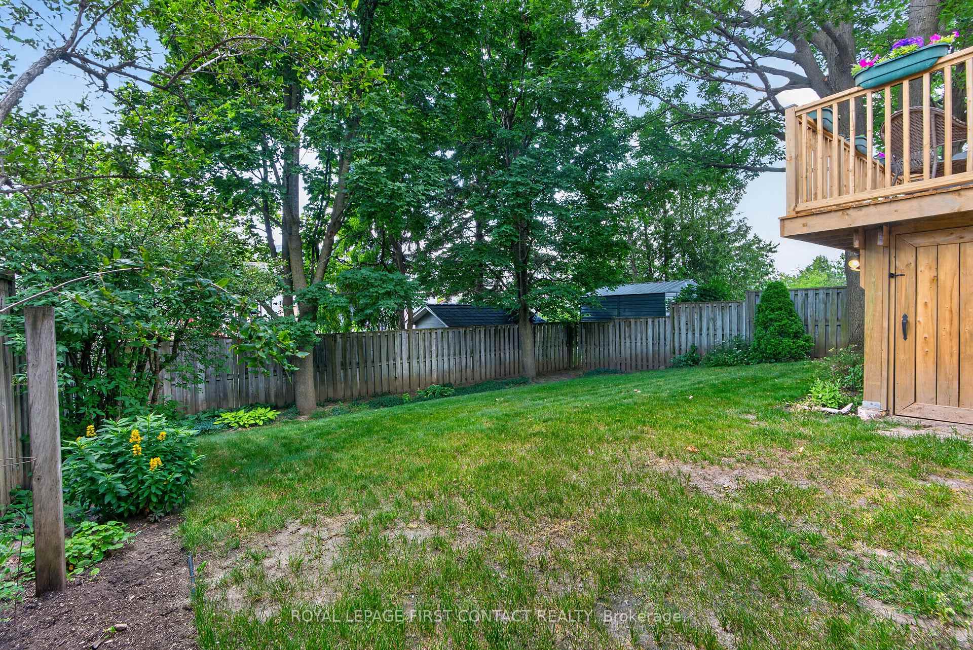 Photo 19 of 180 Burns Circle, Barrie, Letitia Heights — HOMEH