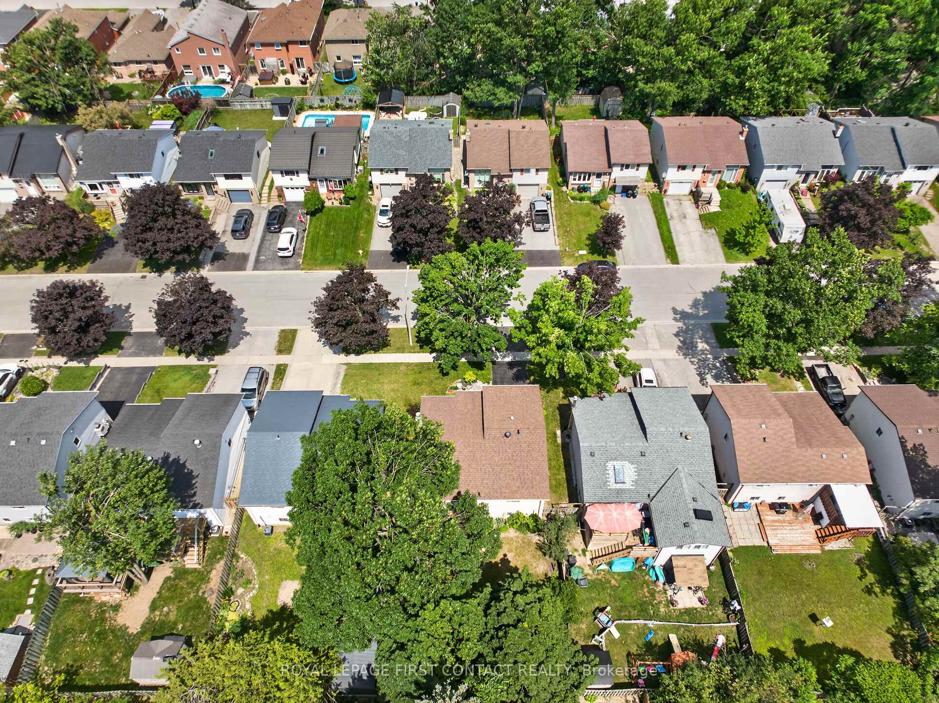 Photo 21 of 180 Burns Circle, Barrie, Letitia Heights — HOMEH