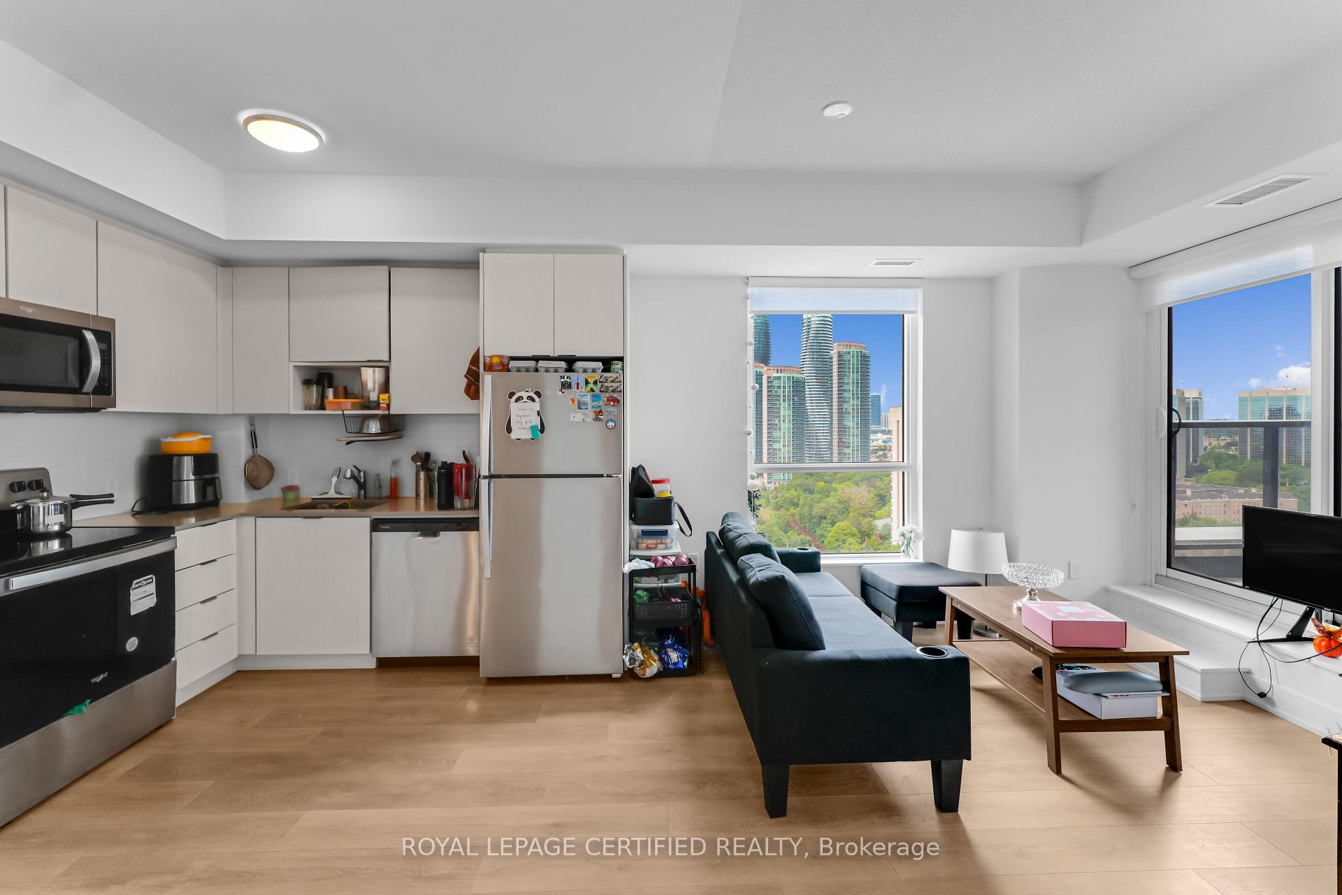 Photo 6 of Unit 1803, 202 Burnhamthorpe Road E, Mississauga, City Centre — HOMEH
