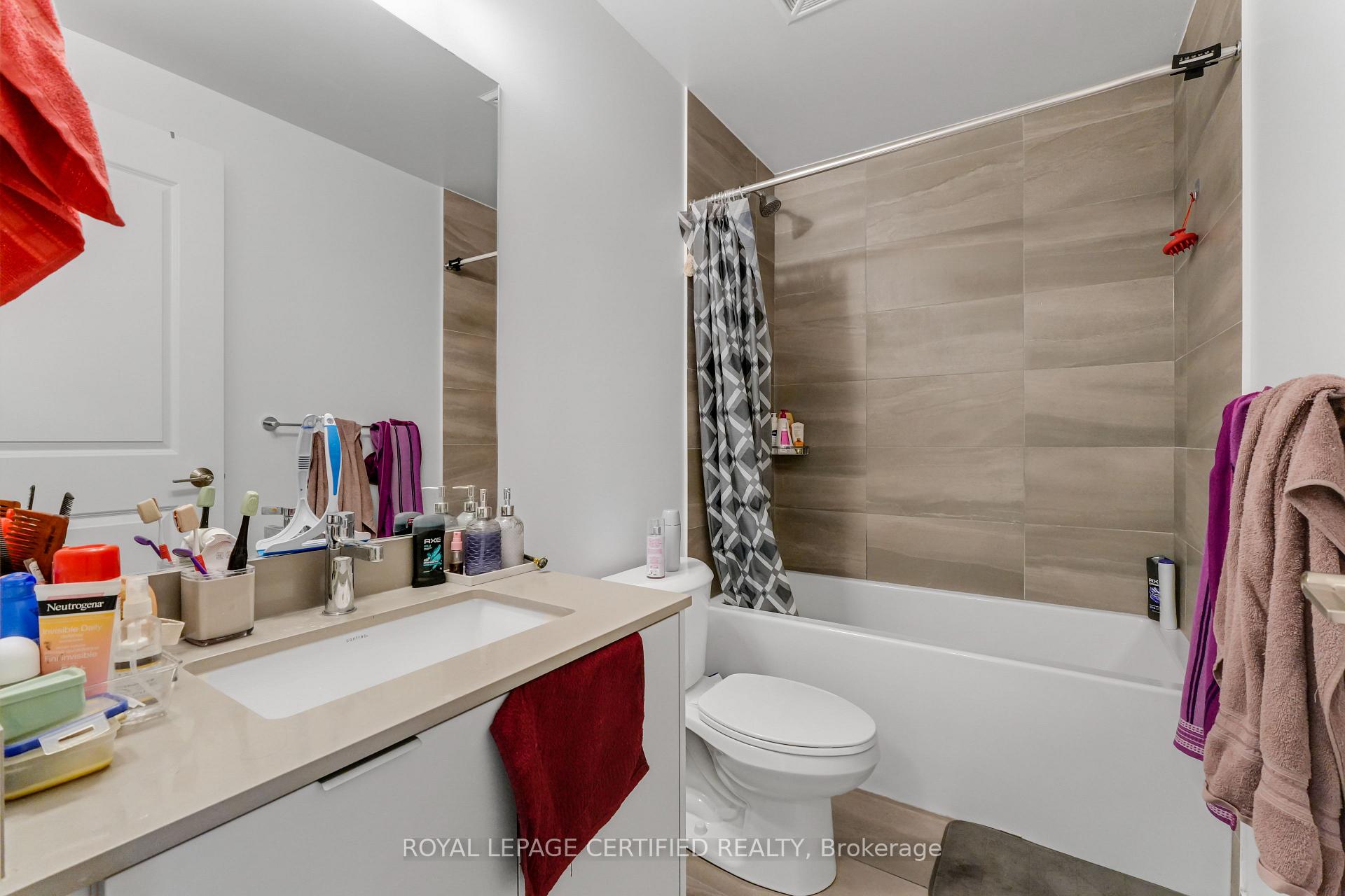 Photo 9 of Unit 1803, 202 Burnhamthorpe Road E, Mississauga, City Centre — HOMEH