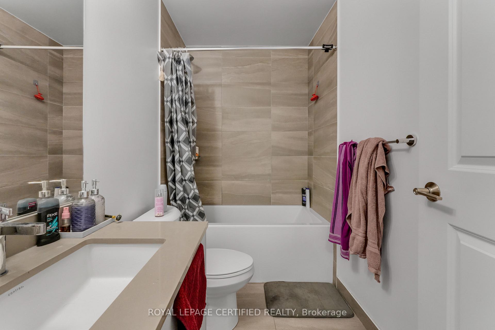 Photo 10 of Unit 1803, 202 Burnhamthorpe Road E, Mississauga, City Centre — HOMEH