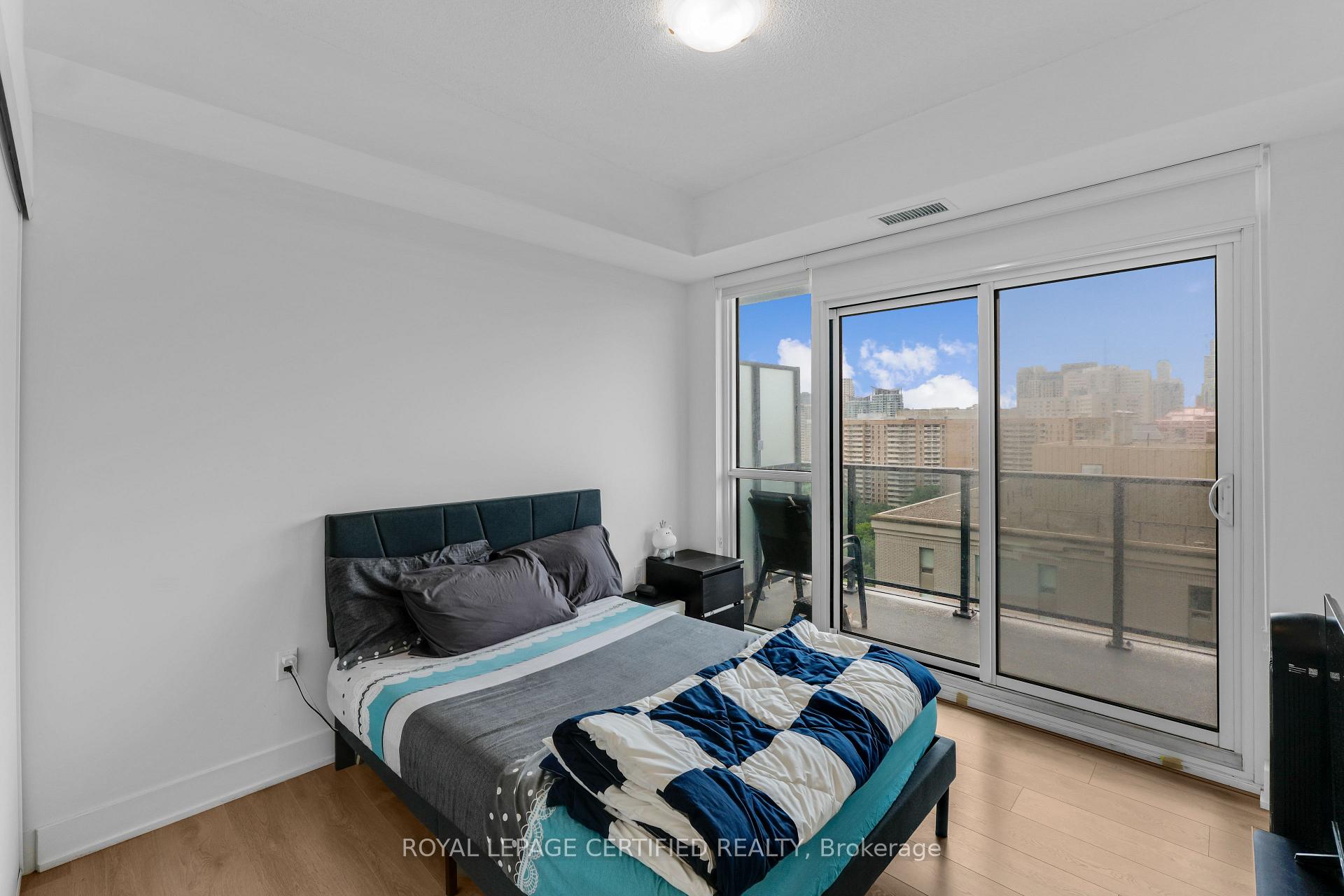 Photo 14 of Unit 1803, 202 Burnhamthorpe Road E, Mississauga, City Centre — HOMEH