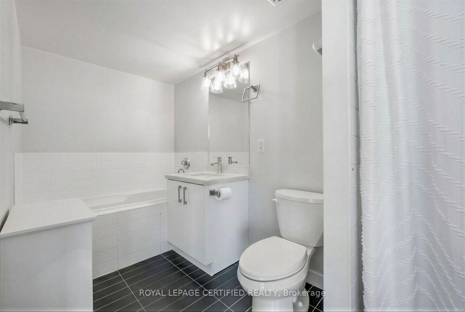 Photo 17 of Unit 1803, 202 Burnhamthorpe Road E, Mississauga, City Centre — HOMEH