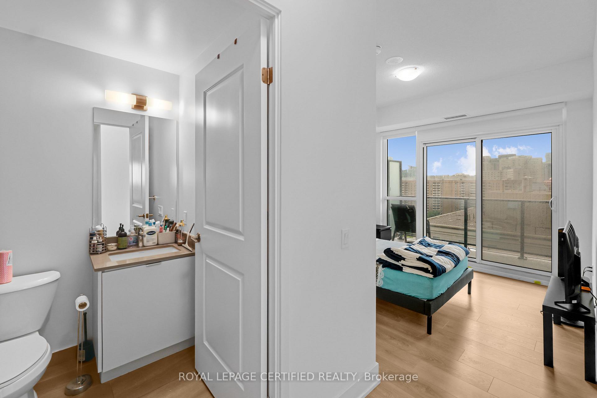 Photo 20 of Unit 1803, 202 Burnhamthorpe Road E, Mississauga, City Centre — HOMEH