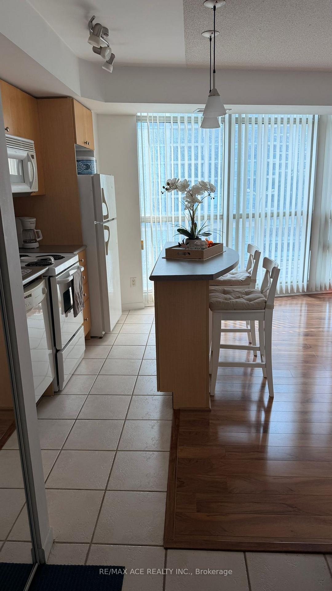 Photo 4 of Unit 712, 18 Yonge Street, Toronto, Waterfront Communities — HOMEH